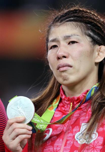 目線 読者から 五輪４連覇逃した吉田沙保里選手に 銀で悔し泣きができる選手は何人もいない お疲れさま まずはゆっくり休んで ８月１７ ２４日 リオ五輪 1 2ページ 産経ニュース
