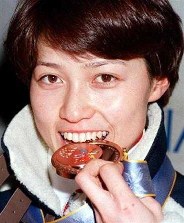 スピードスケート銅メダリスト岡崎朋美さん 寛平マラソン参戦 4 4ページ サンスポ