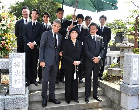 石原裕次郎の軌跡展」で裕次郎さんの愛の指輪初公開！まき子夫人