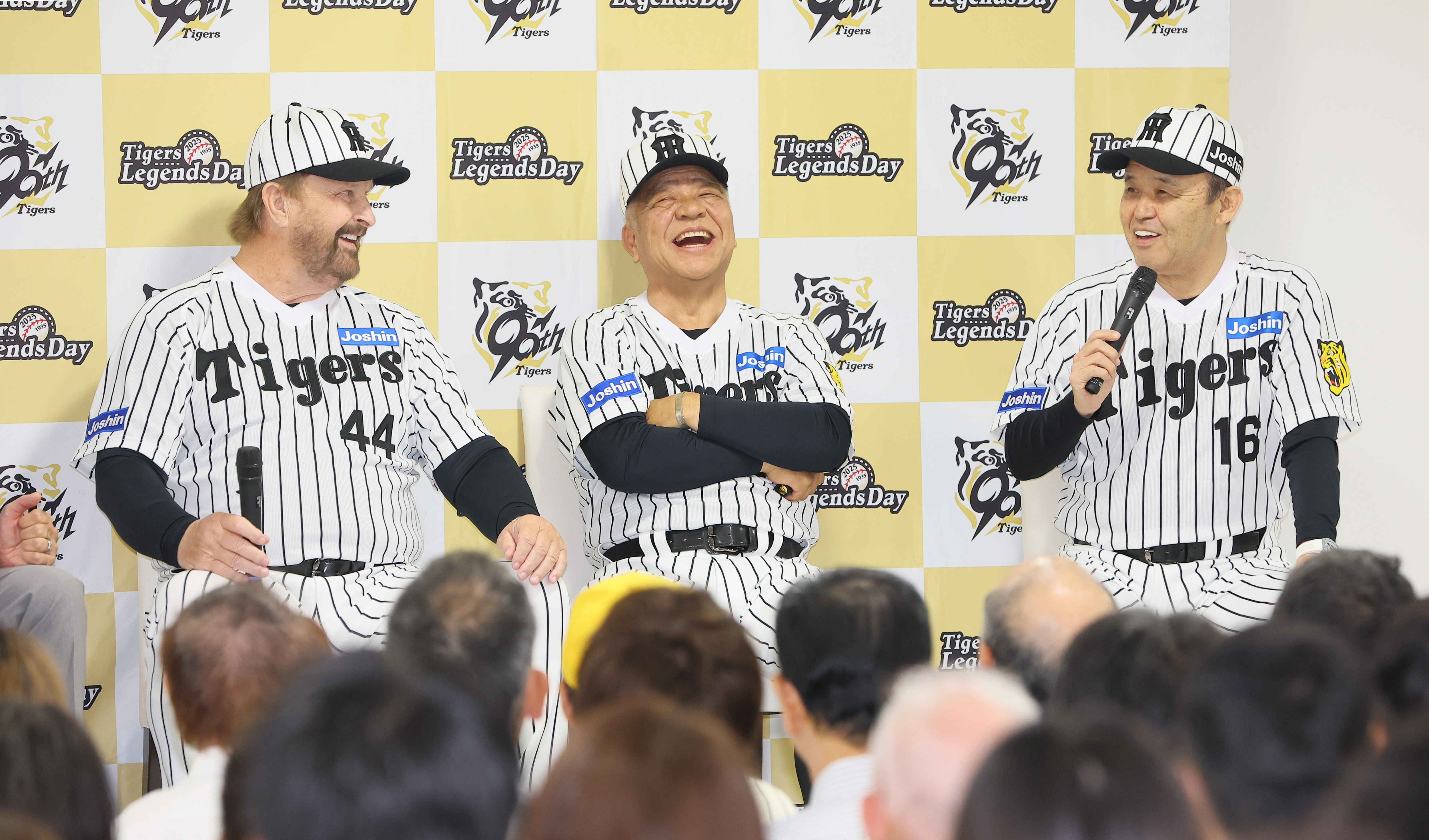 阪神タイガース　レジェンドデー　当たり商品　クッション　掛布　岡田　バース タイガース レジェンズコラボ グルメキャンペーン第三弾を開催