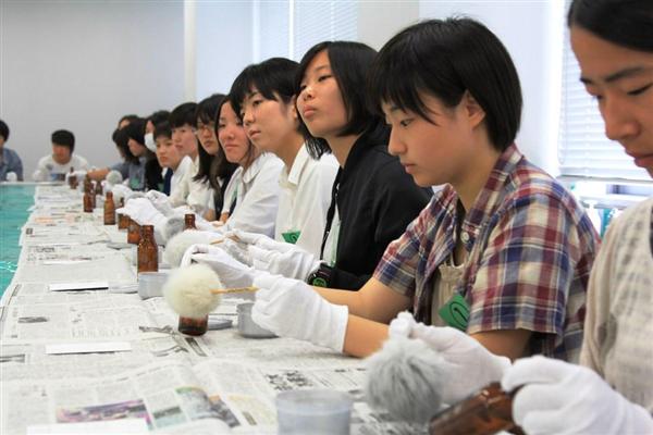 りりしい女性警察官はあこがれ 高校生や大学生が警察官体験 産経ニュース りりしい女性警察官はあこがれ 高校生や大学生が警察官体験 産経ニュース