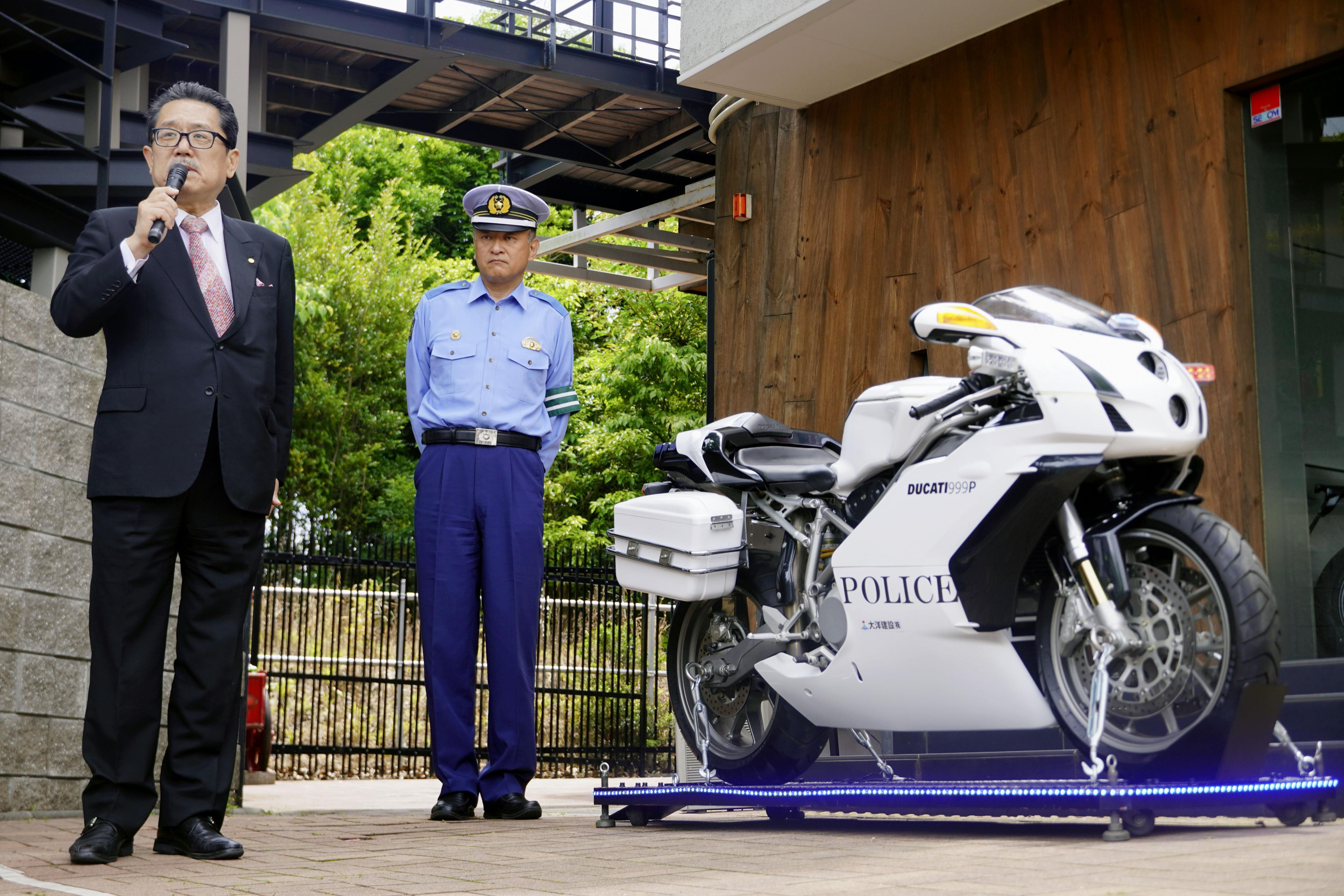 バイク 警察 易しい 関係者 白バイ 交通機動隊 ハンカチ