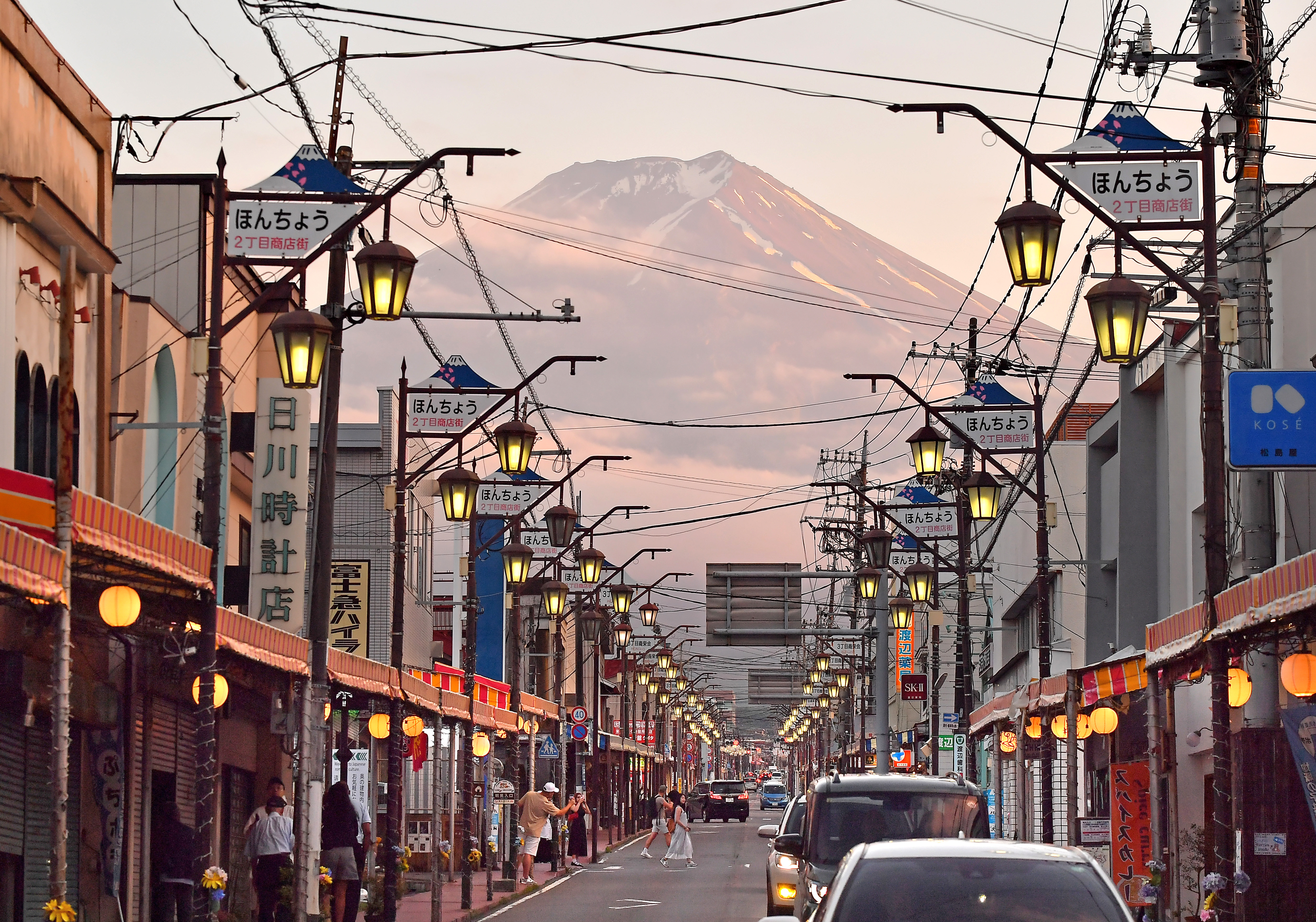 富士吉田 動画】富士吉田のレトロ商店街 富士山とノスタルジックな街並みに