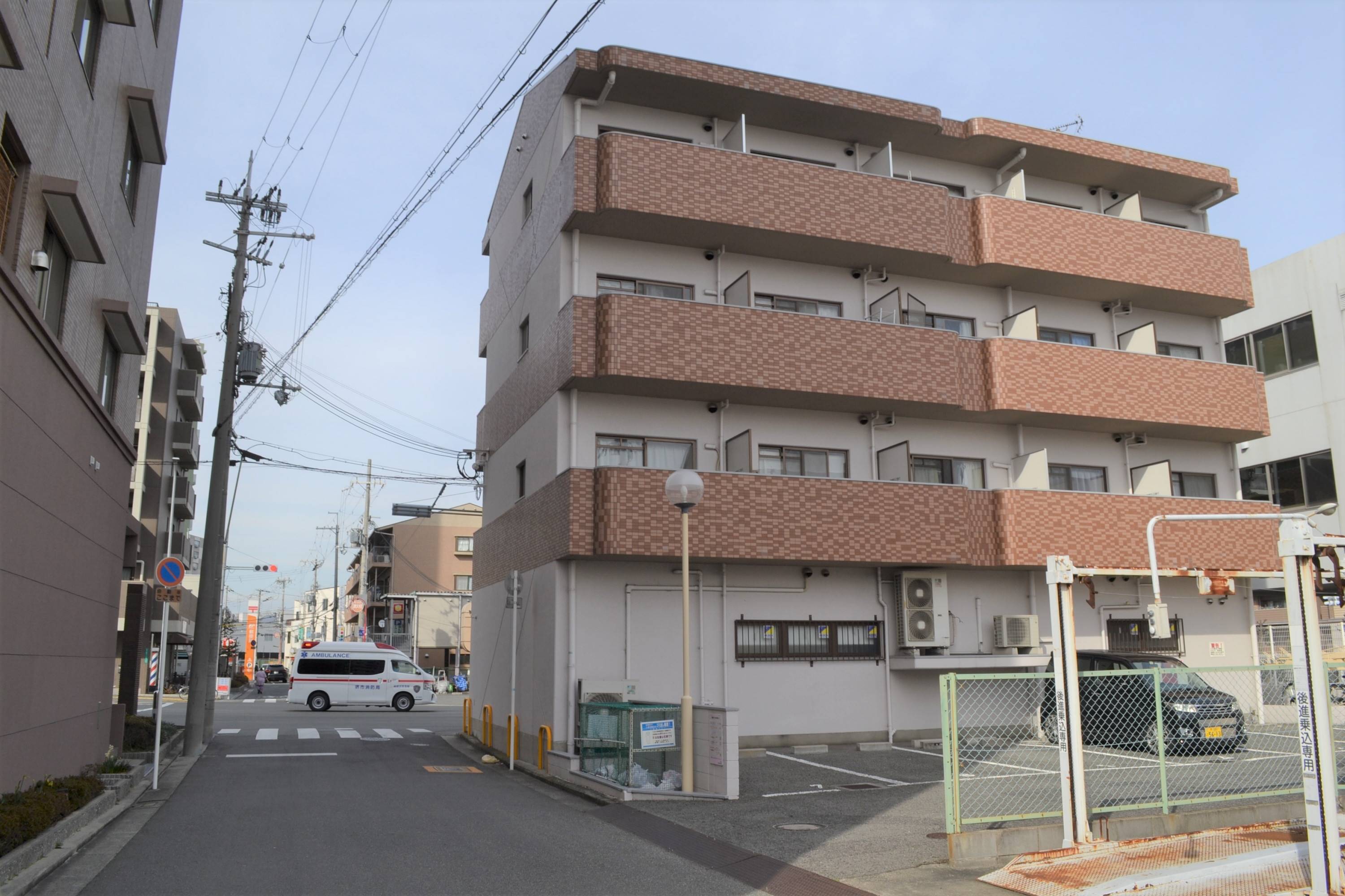 4階からDV逃避ダイブを図った元交際女性をメッタ刺し 教員志望男の歪ん