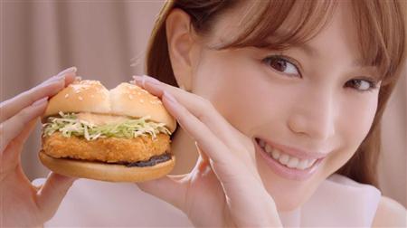 蛯原友里、マクドナルドCMに出演「えびフィレオは自分の分身