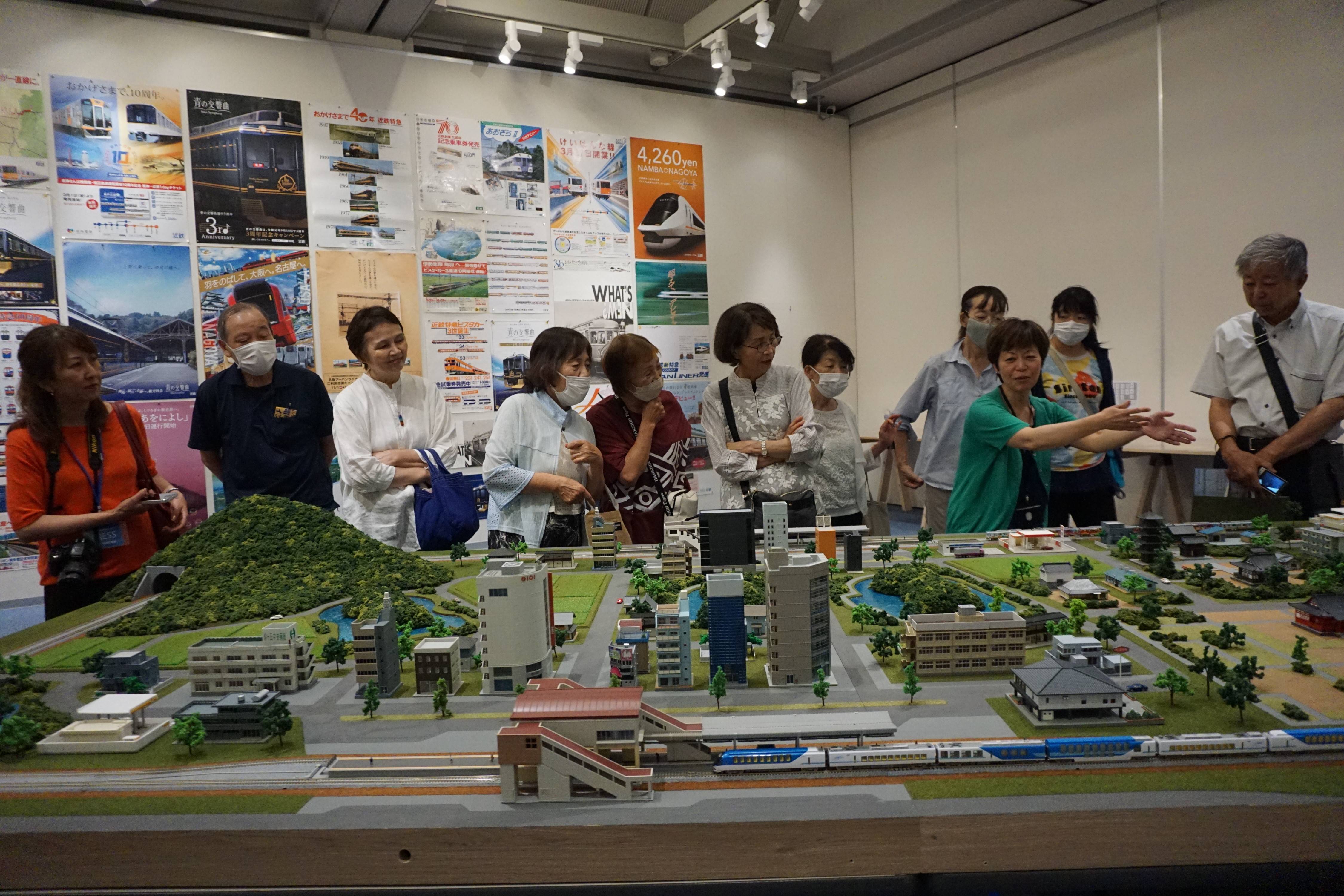 阪大、しはるつ、せふ、まこい、らな…近鉄で現存最古の駅名表示幕など展示 近鉄奈良線110年、東大阪で特別展 - 産経ニュース