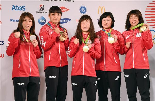 新品☆リオ五輪 レスリング女子日本代表 記念絵皿 吉田沙保里 伊調馨 五輪レスリング】吉田沙保里「一日経って今はけっこうすっきり」 伊調