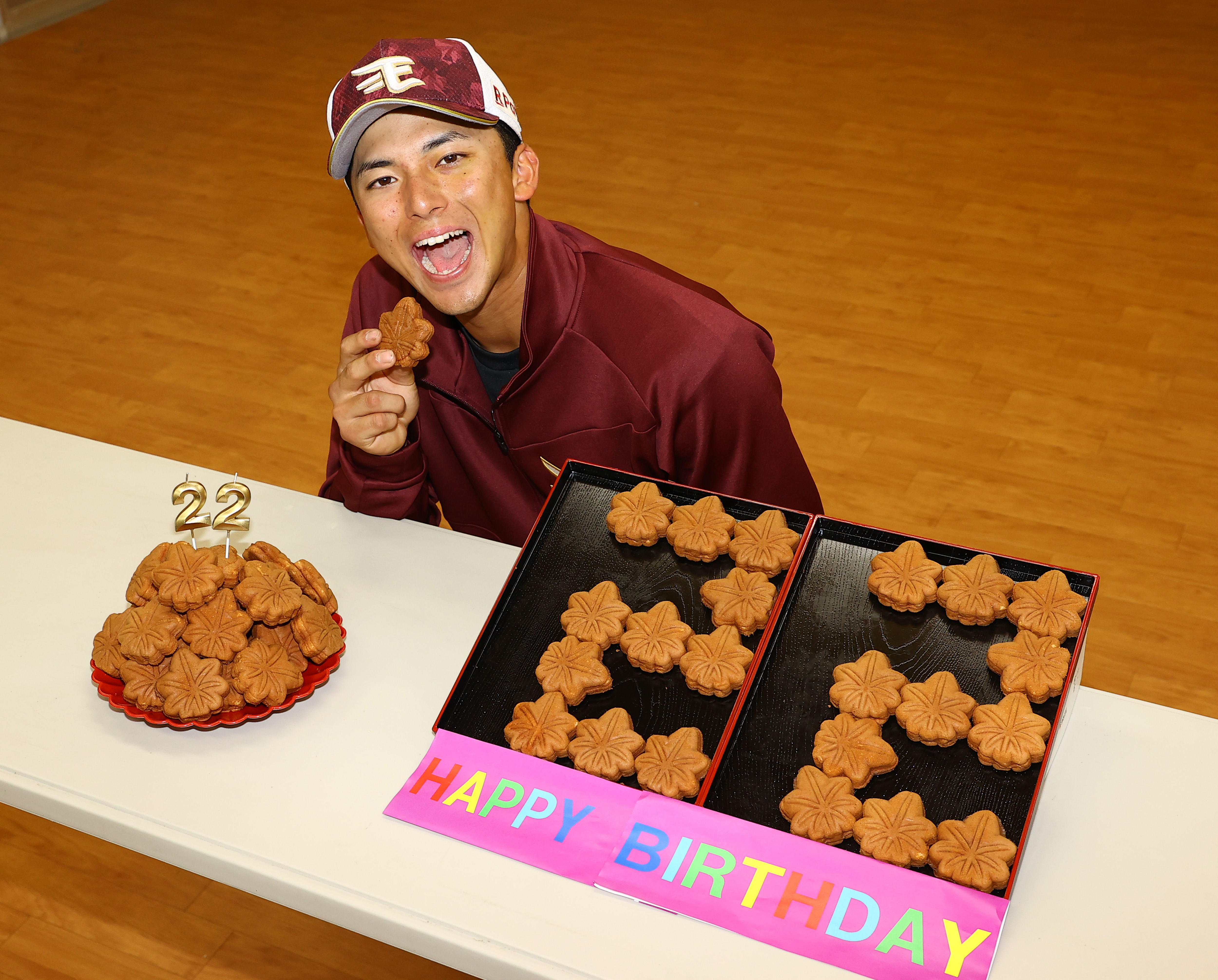 楽天D1位・宗山塁、22歳の誕生日に大量もみじ饅頭プレゼント「人生で