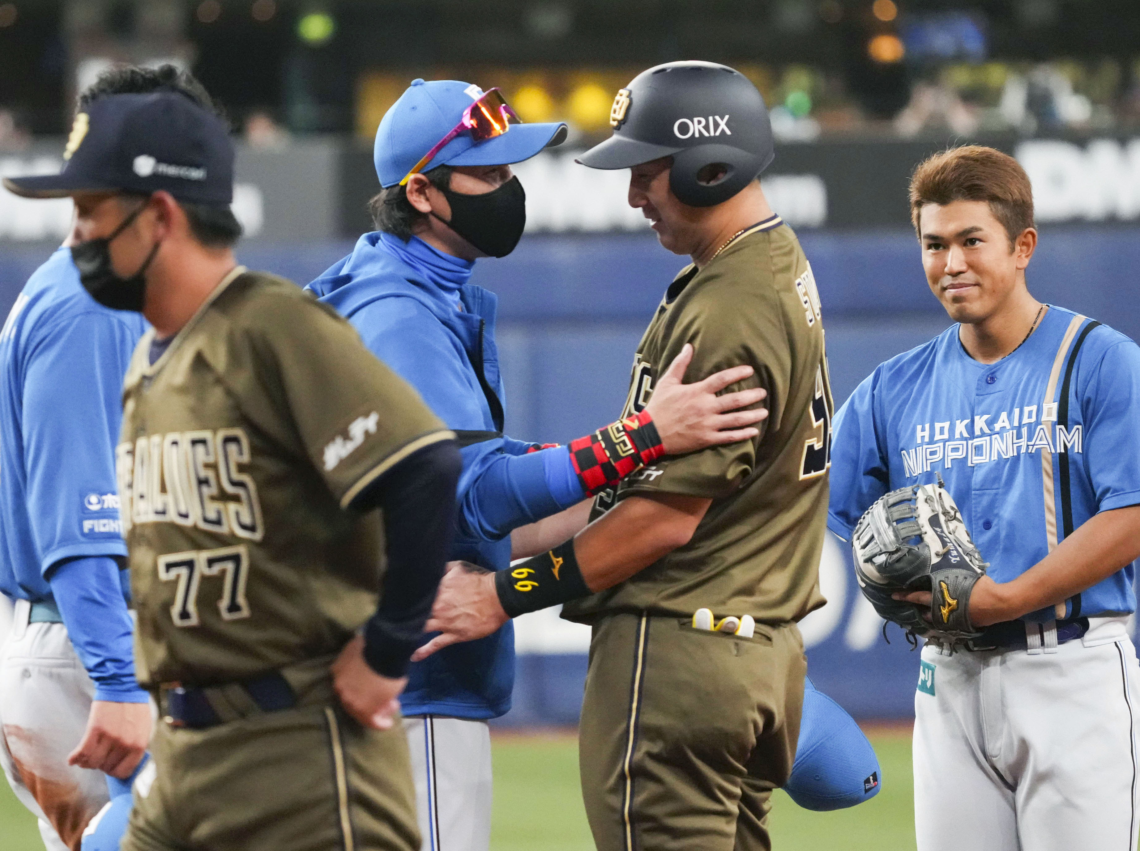 日本ハム 新庄監督 乱闘の火消す ファインプレー ２度死球浴びたオリックス 杉本へ 悪いことしたね サンスポ