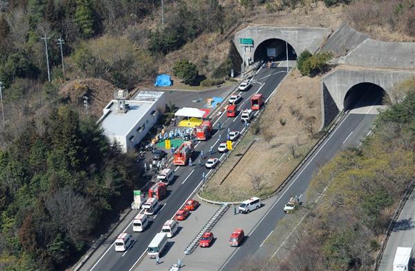 山陽道トンネル事故 運転手 必死に出口へ 何とか逃げ切れた 笹子の事故を思い出した ツイッター上などに書き込みも相次ぐ 1 2ページ 産経ニュース