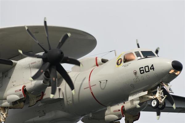 軍事ワールド ステルス機も見える 空自新装備ｅ ２ｄの ３つの驚異 1 4ページ 産経ニュース