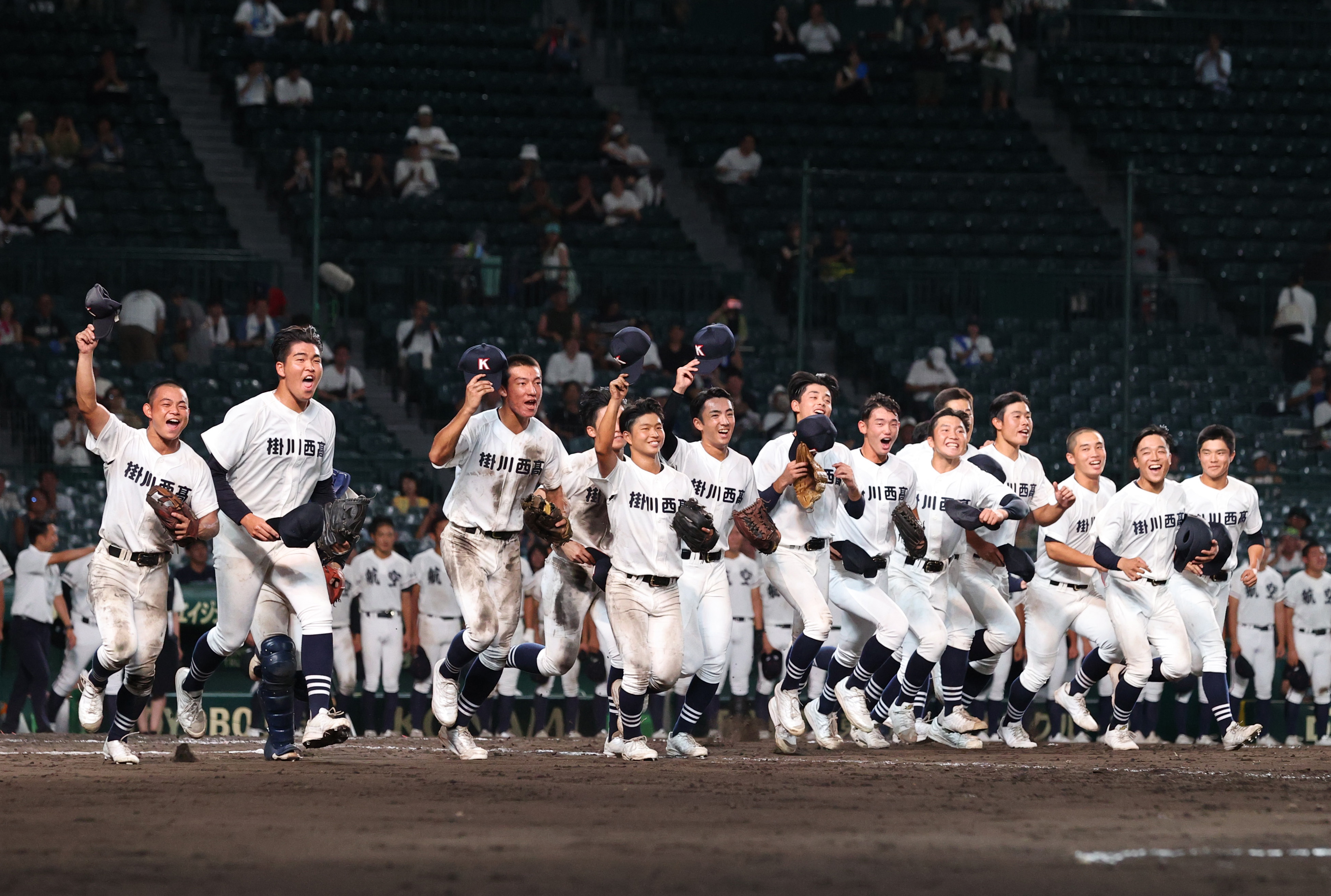 甲子園】掛川西「夏」６０年ぶり勝った、一塁側アルプス席完売！２０００超大応援団の前で - サンスポ