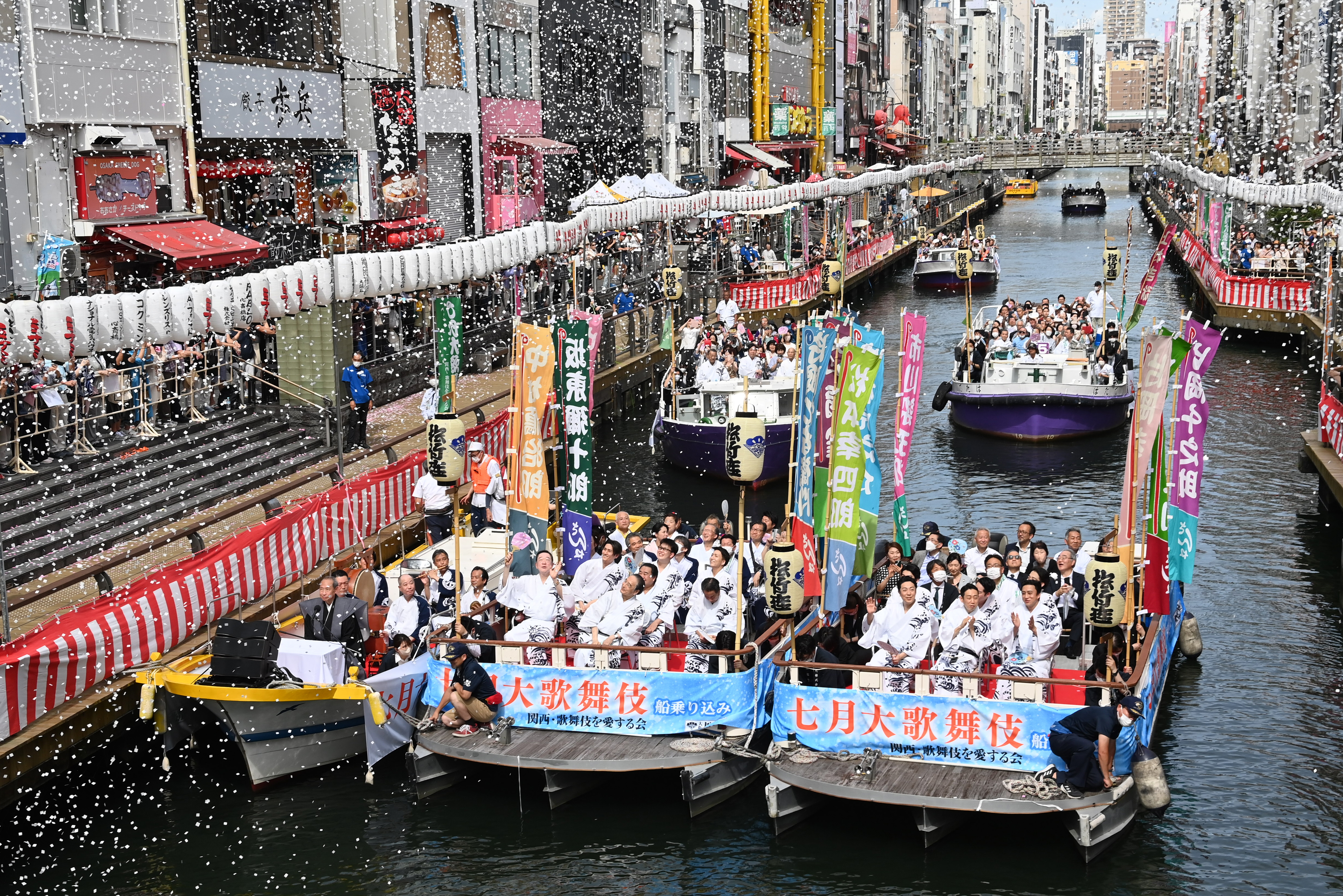 動画】「松嶋屋！」道頓堀に歓声 大阪の夏を呼ぶ「船乗り込み」 - 産経