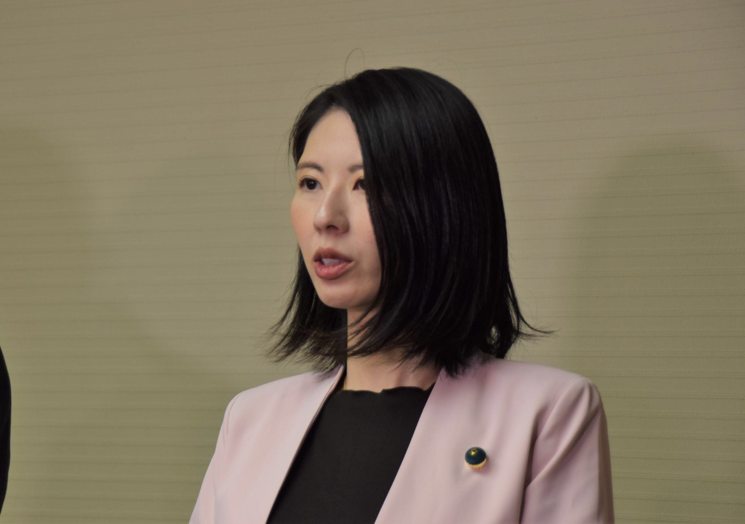 維新 女性 議員