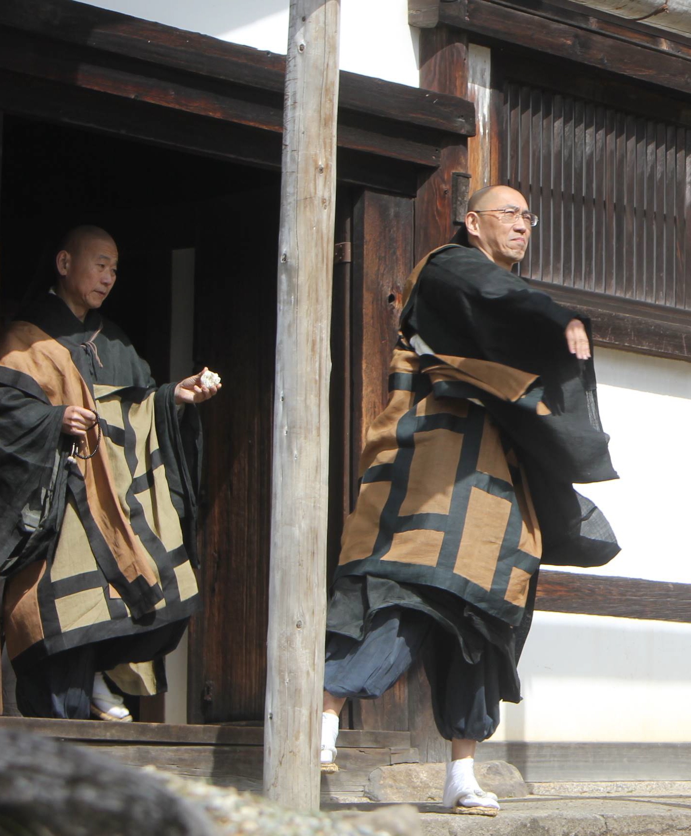 二月堂に響く祈りの声、「五体投地」「数取懺悔」で悔い改め 東大寺で