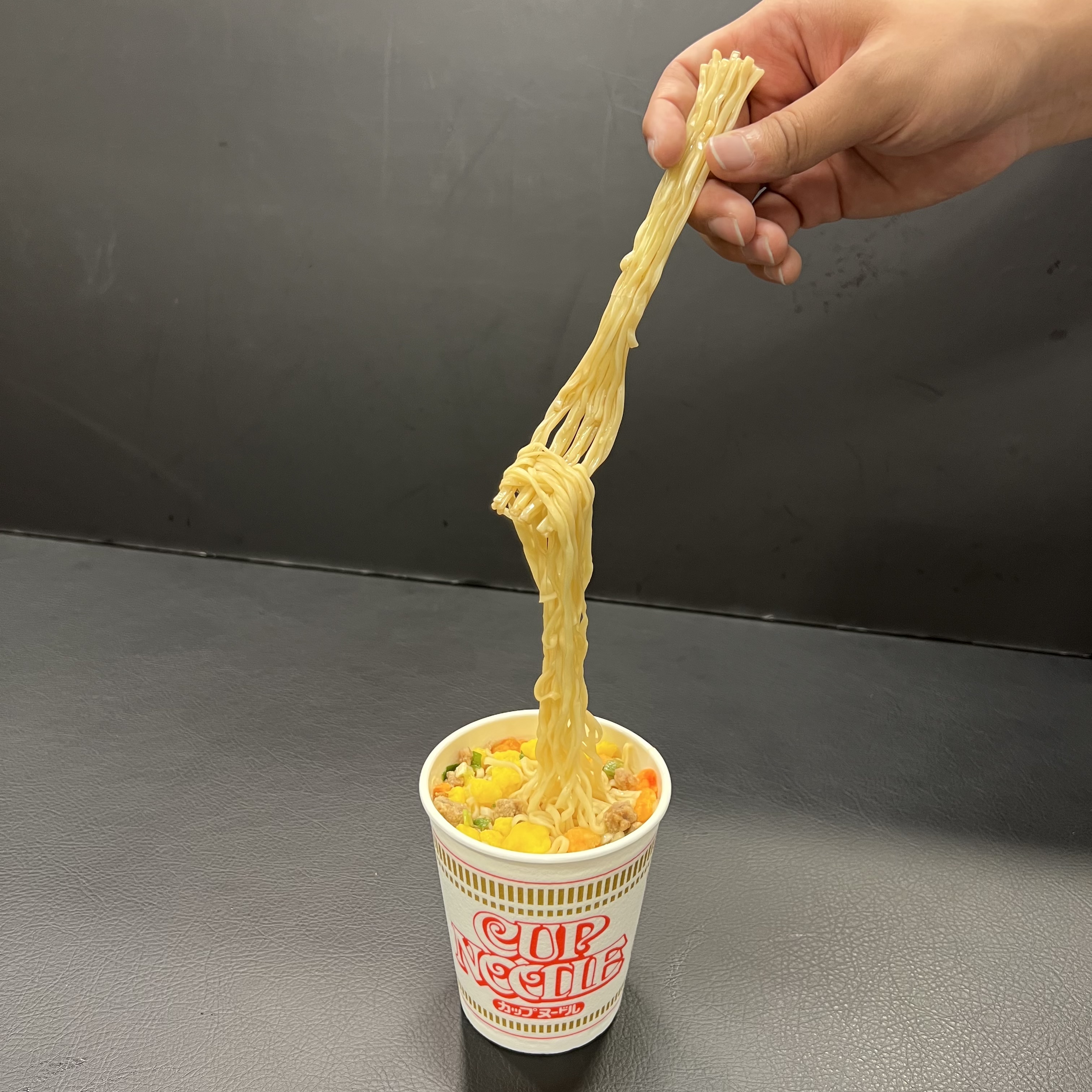 カップヌードル麺型フォーク」を日清公式ツイッター紹介 ネット