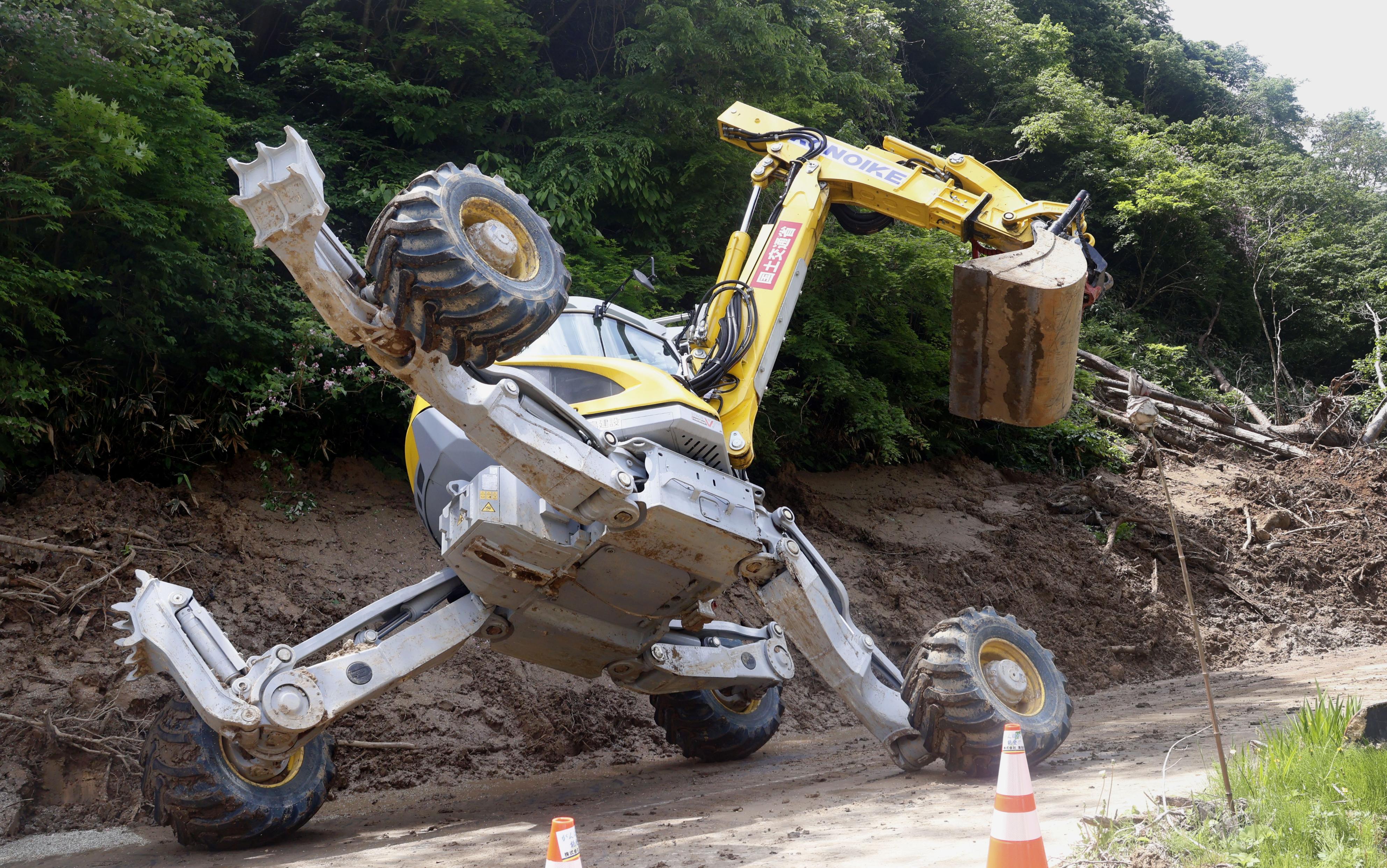 スパイダー」の動きで自由自在、特殊重機を公開 能登半島地震や石川 