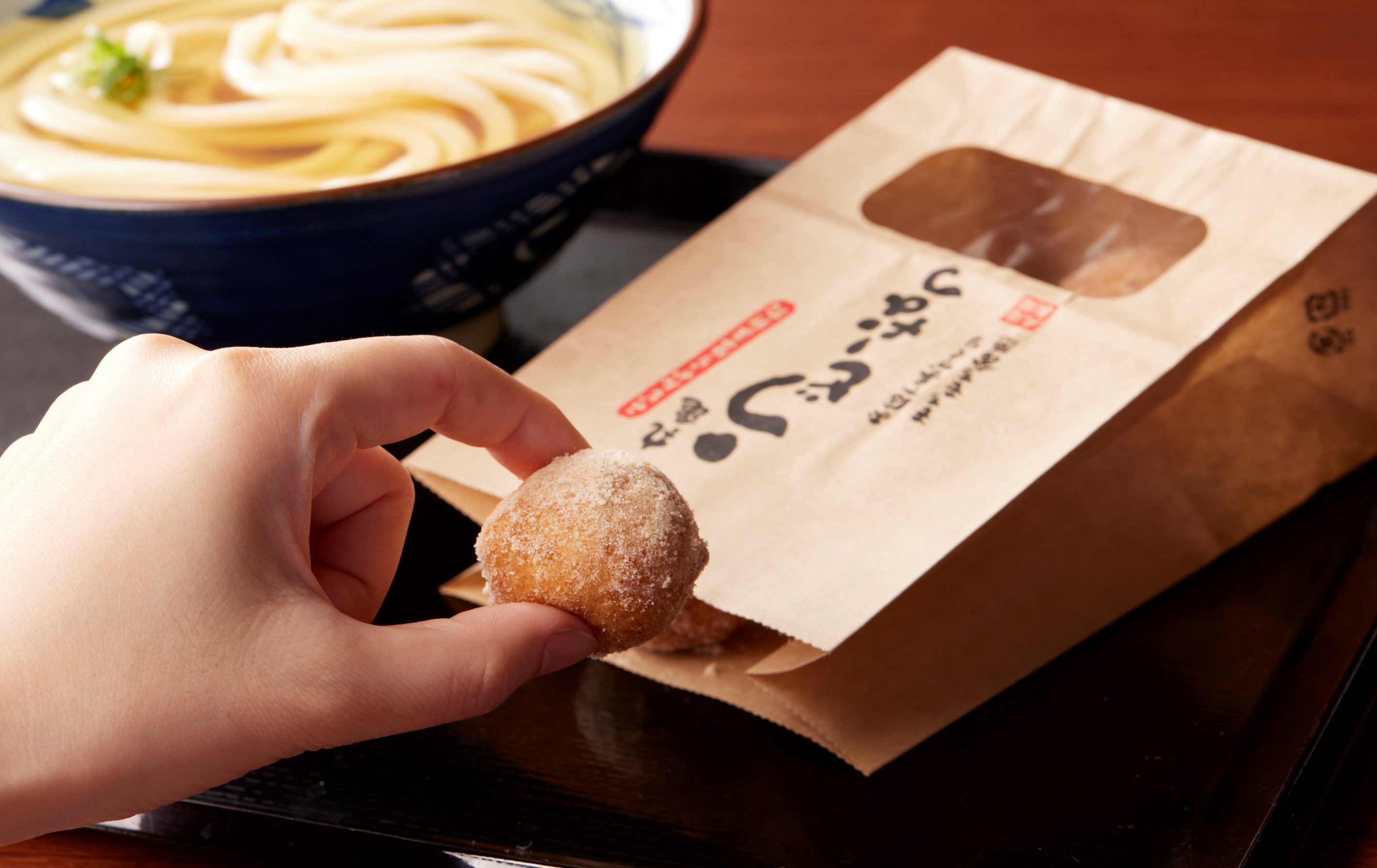 丸亀製麺が「間食」市場に参入 うどん使用のドーナツ「丸亀うどーなつ