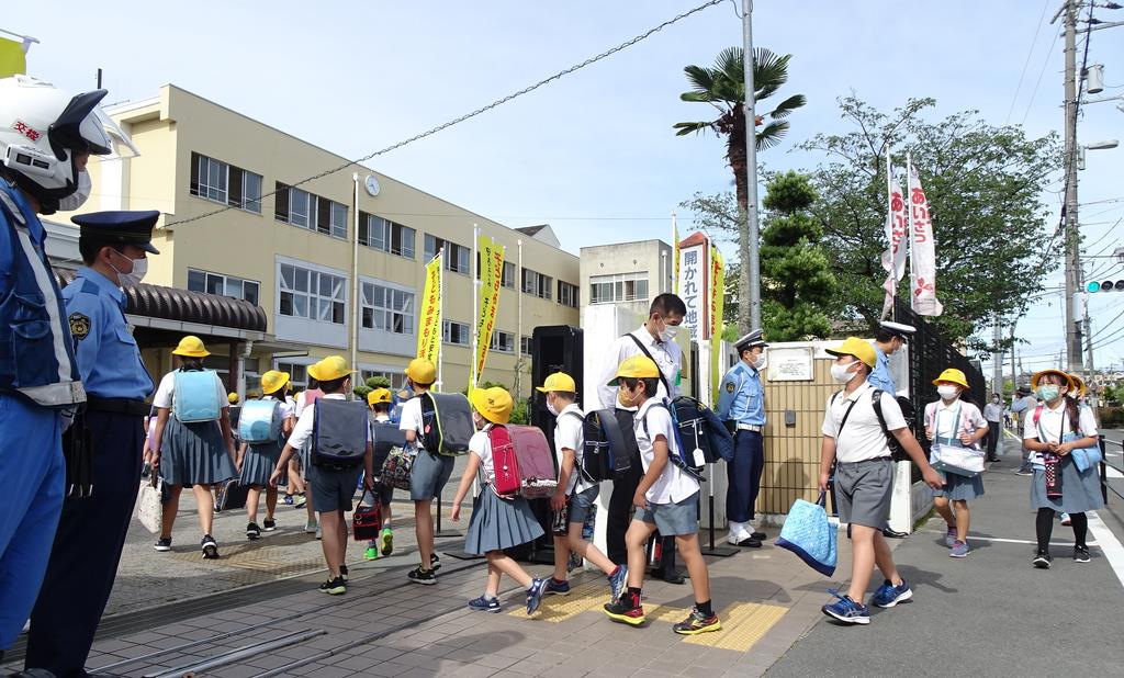 羽曳野市立西浦小学校男子制服 おしばなをつくろう（1年生） | 防府