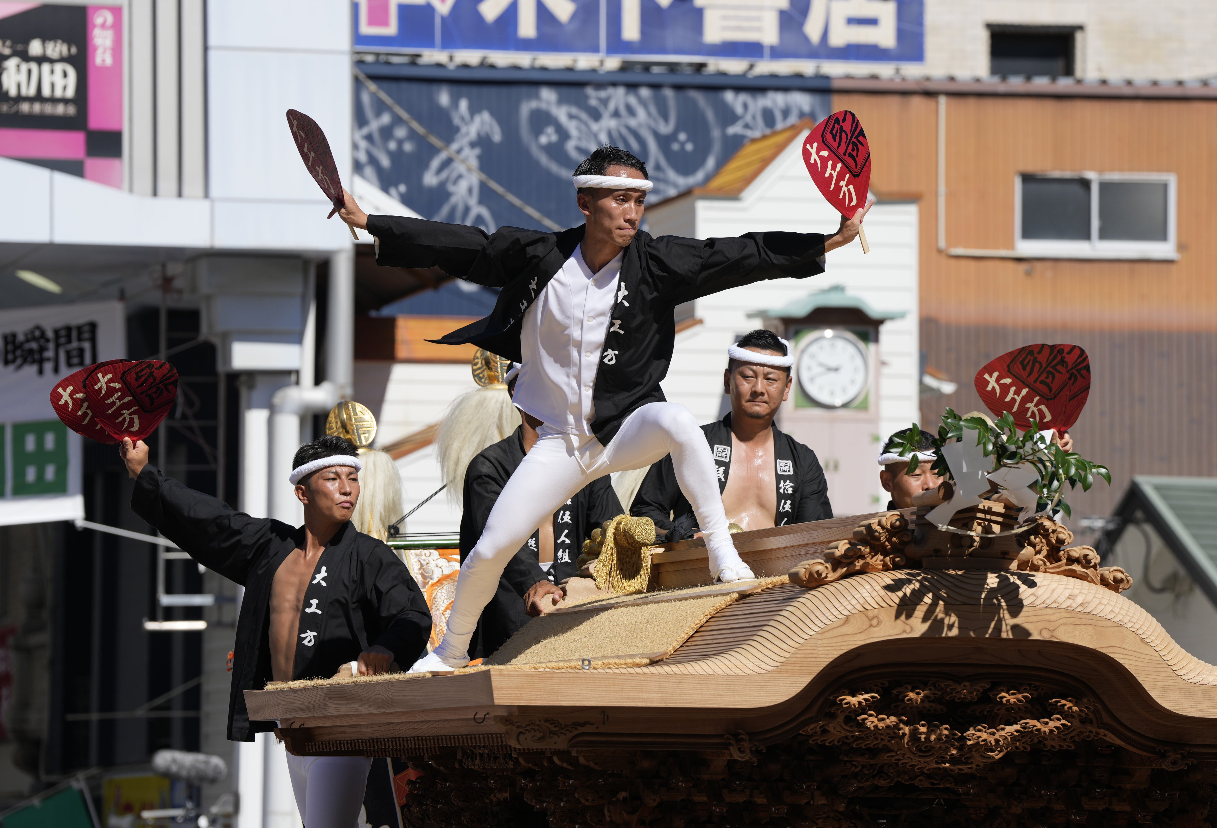動画】岸和田だんじり祭が開幕 高さ4メートル、重さ4トンの豪快