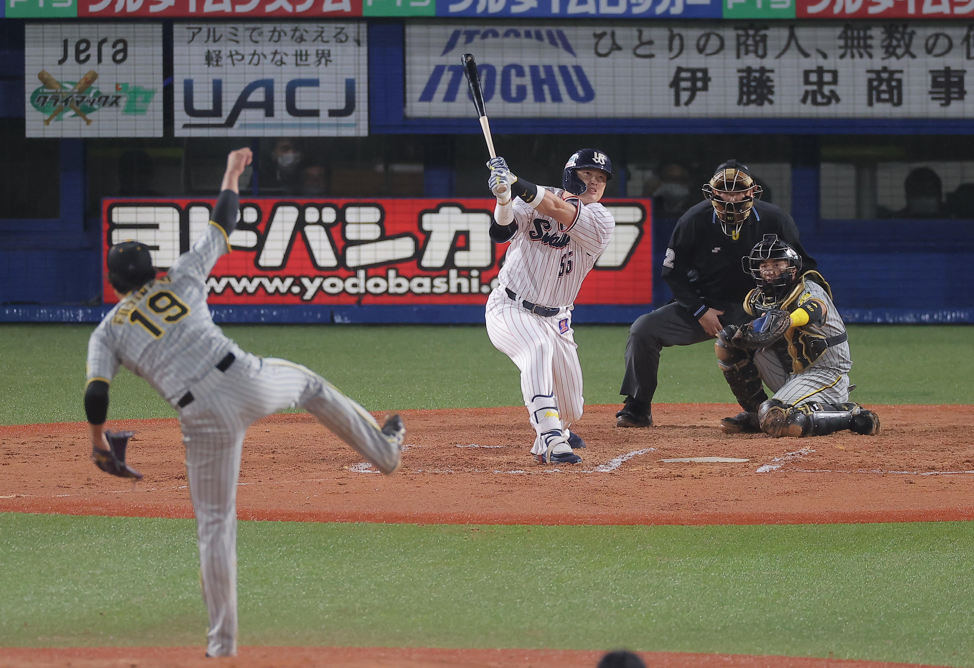 ヤクルト、日本S進出王手！村上宗隆が初CS弾「ここで打つしか