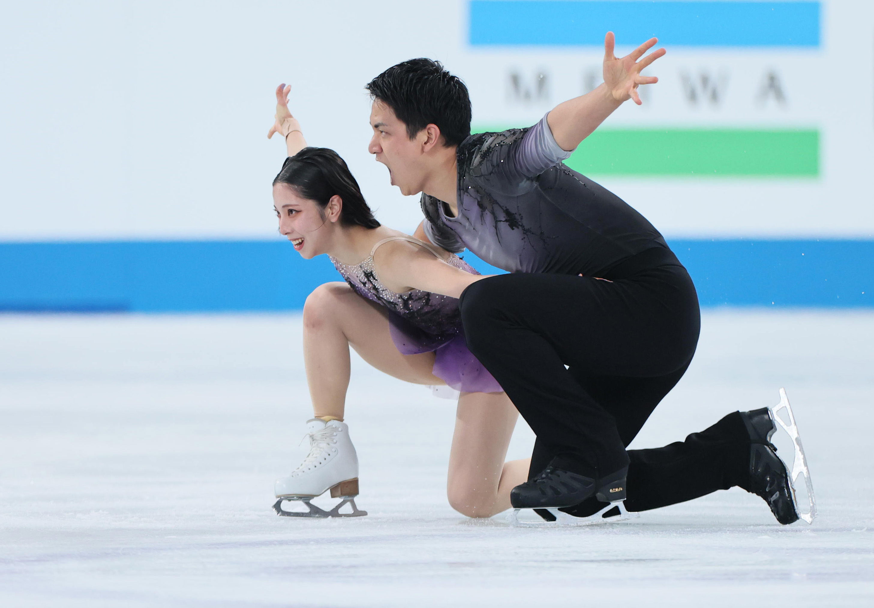 りくりゅうが自己ベストの80・99点で首位 「最後まで楽しく滑ることが