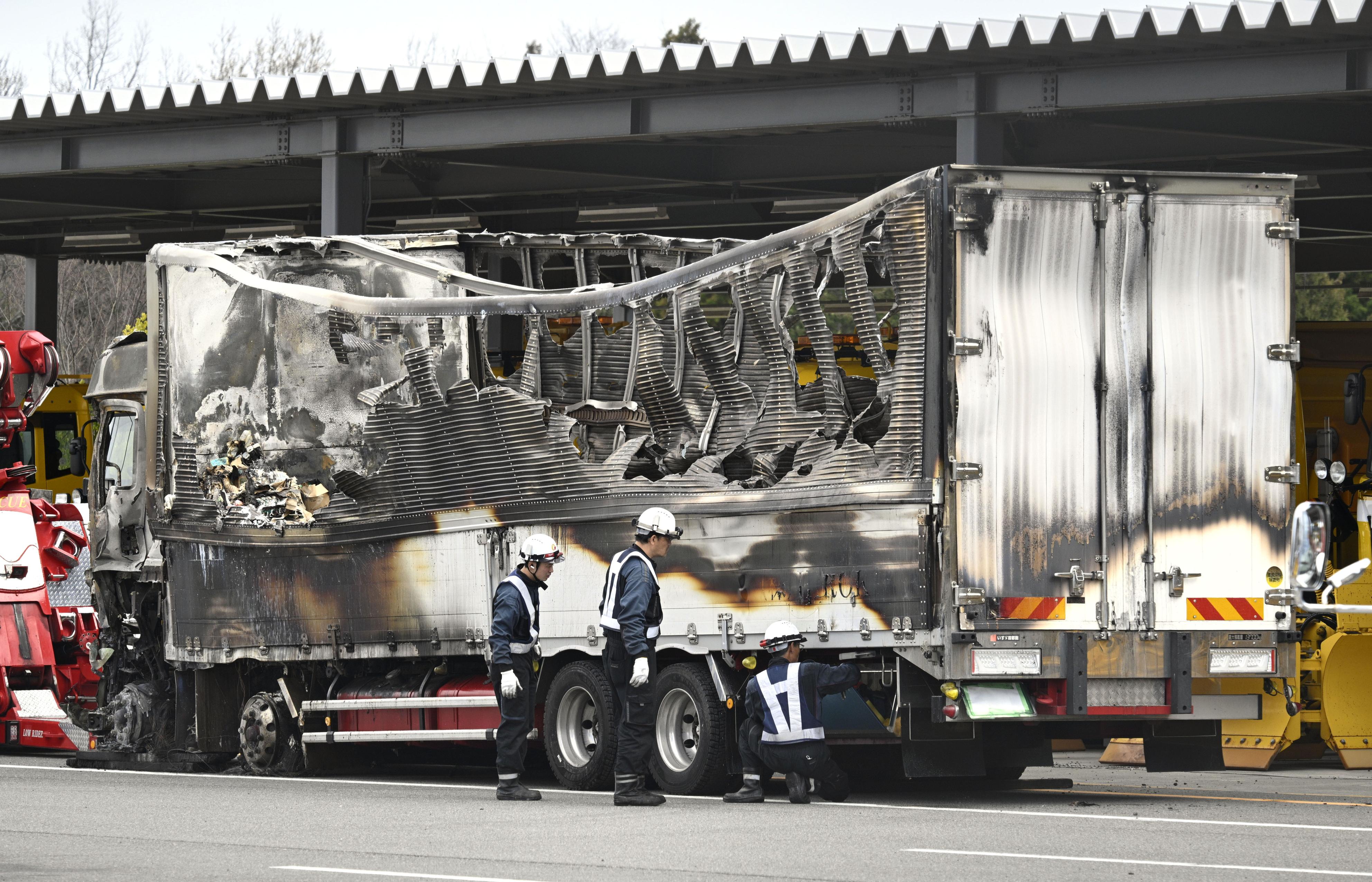 自動車の故障と探究　三訂【匿名配送】 新名神6人死亡事故 身元特定が難航、DNA鑑定急ぐ 県警「週内に全員特定