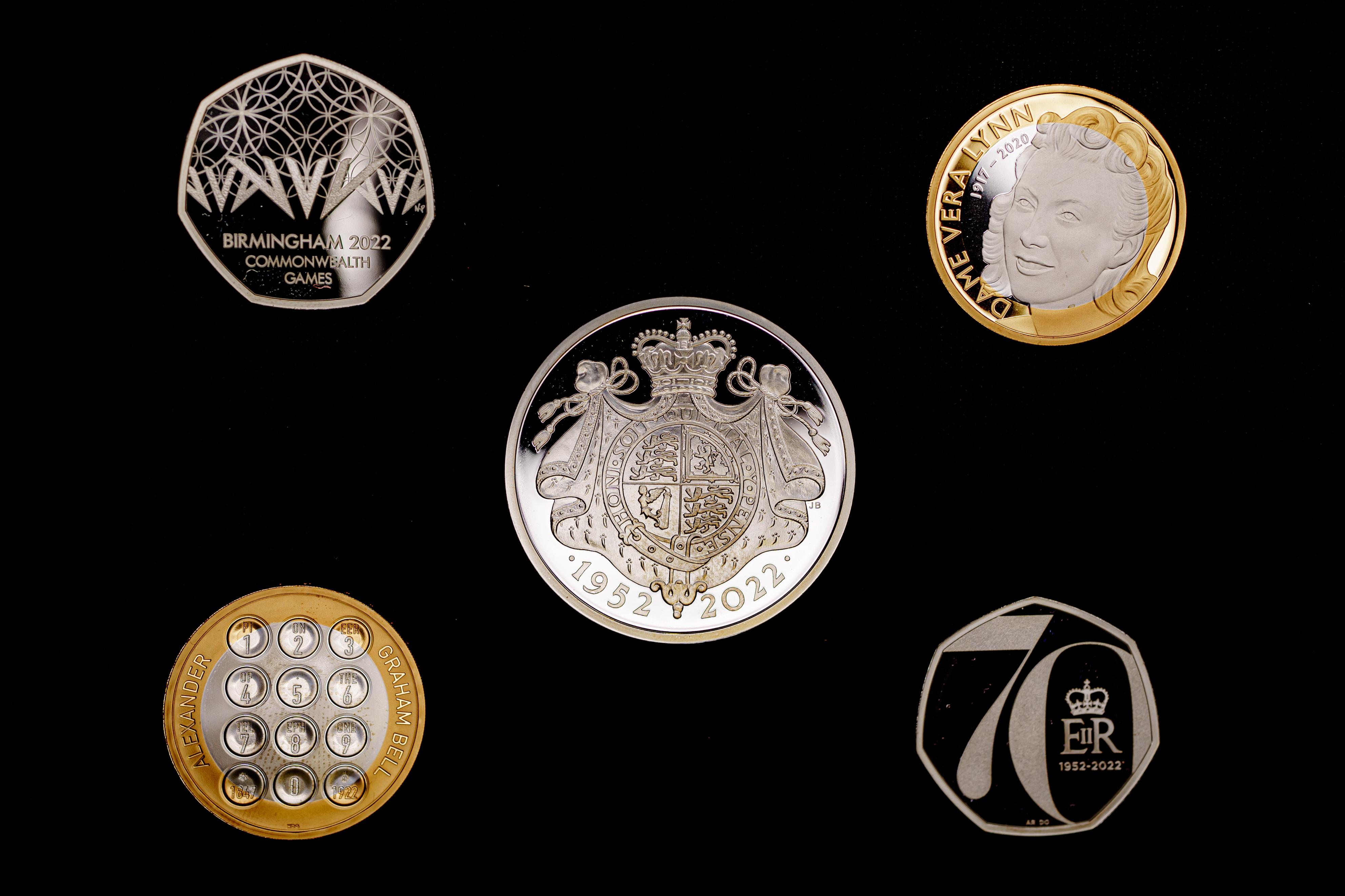 エラーコイン エリザベス二世 在位25周年 記念コイン 1977年 コイン ...