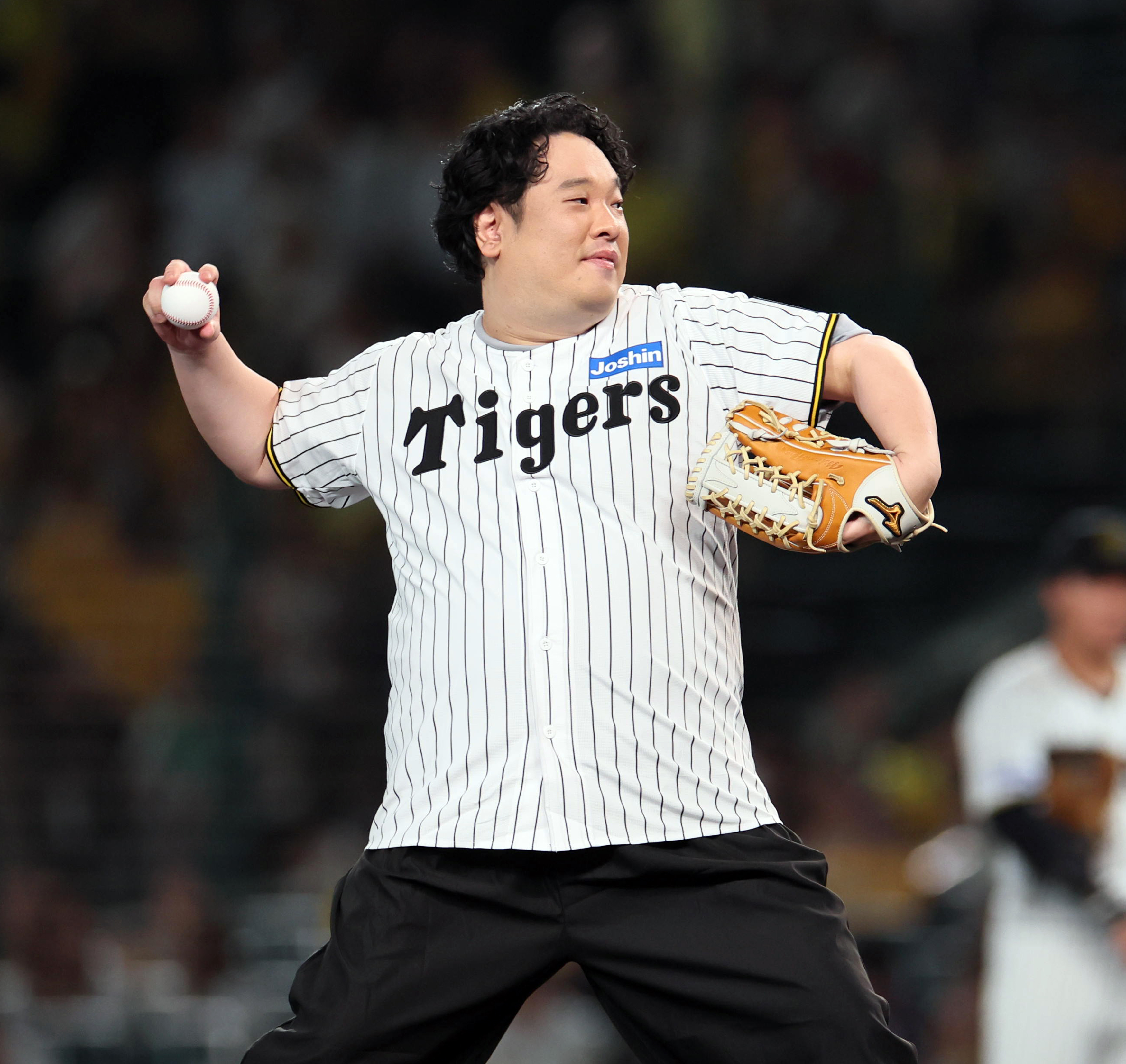 岡崎体育「頭おかしいんか！！」 まいばすけっとワンマンライブ〝バグ