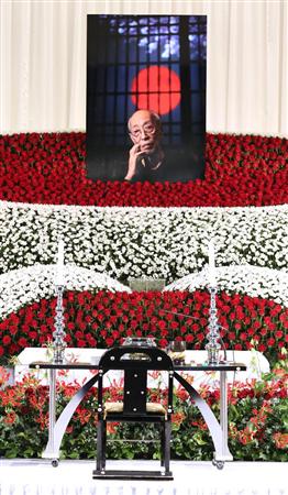 長女 実花さん 蜷川幸雄さんの思い出語る 家では灰皿投げなかった 1 3ページ サンスポ