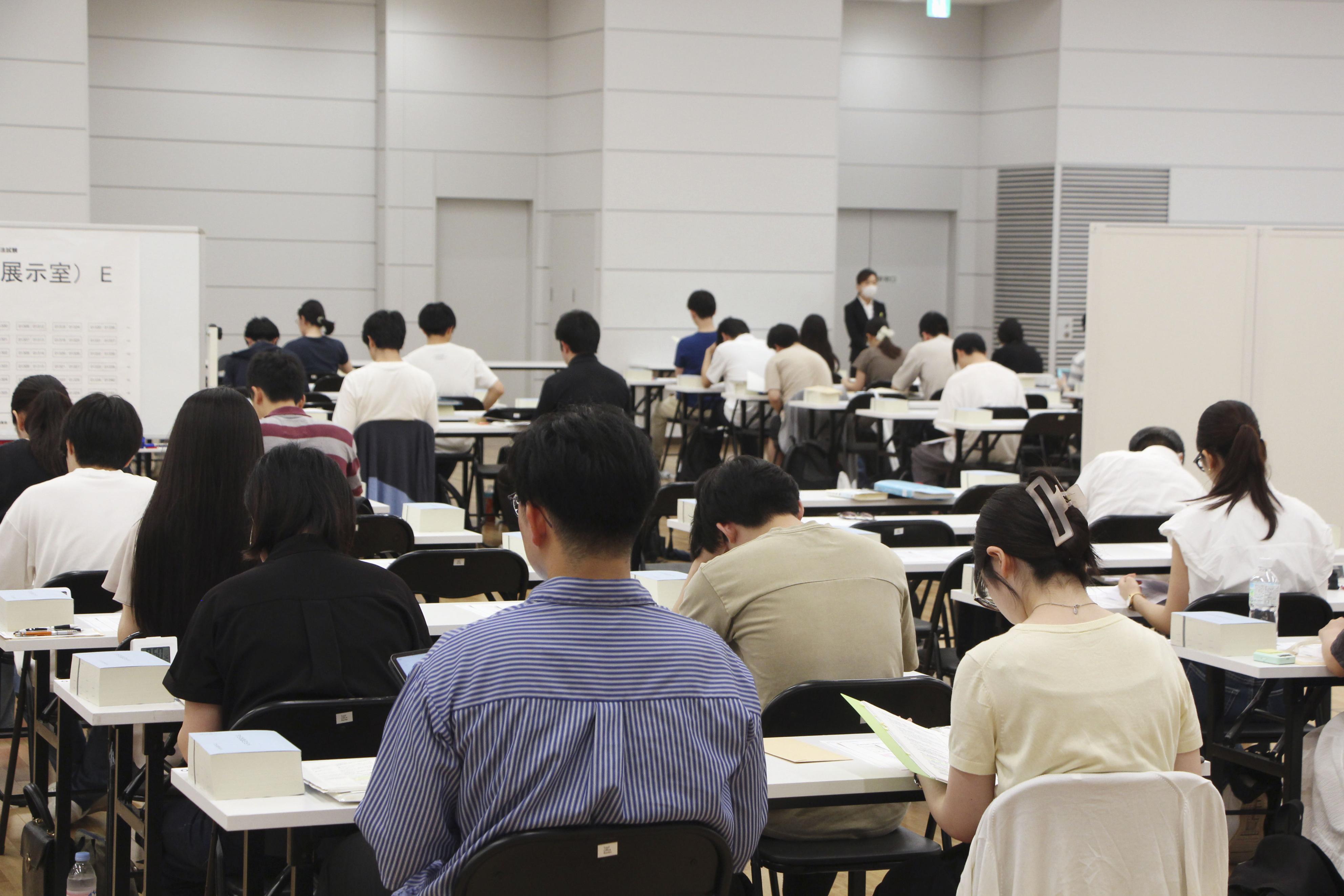 司法試験に3837人挑戦、紙への解答作成は最終見通し、来年からは