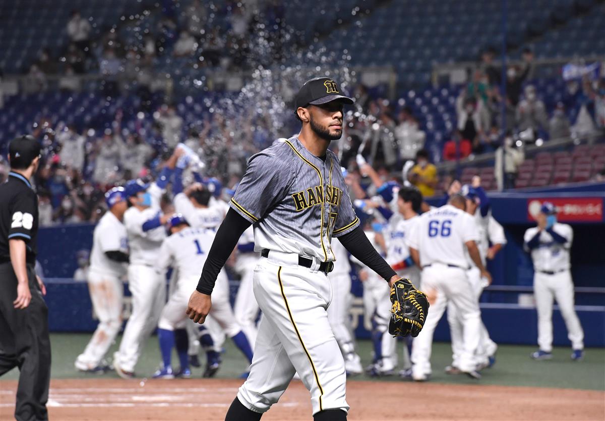100 正規品 Aoi様専用 4月13日ナゴヤドーム中日vs阪神 2枚連番プラチナ プロ野球 野球