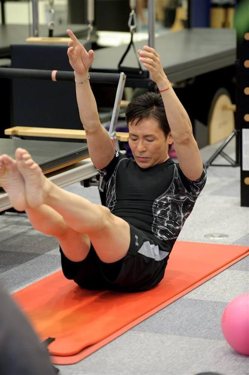 話の肖像画 歌手 郷ひろみ ６５ ５ 今日ぐらいいいか はダメ 1 2ページ 産経ニュース