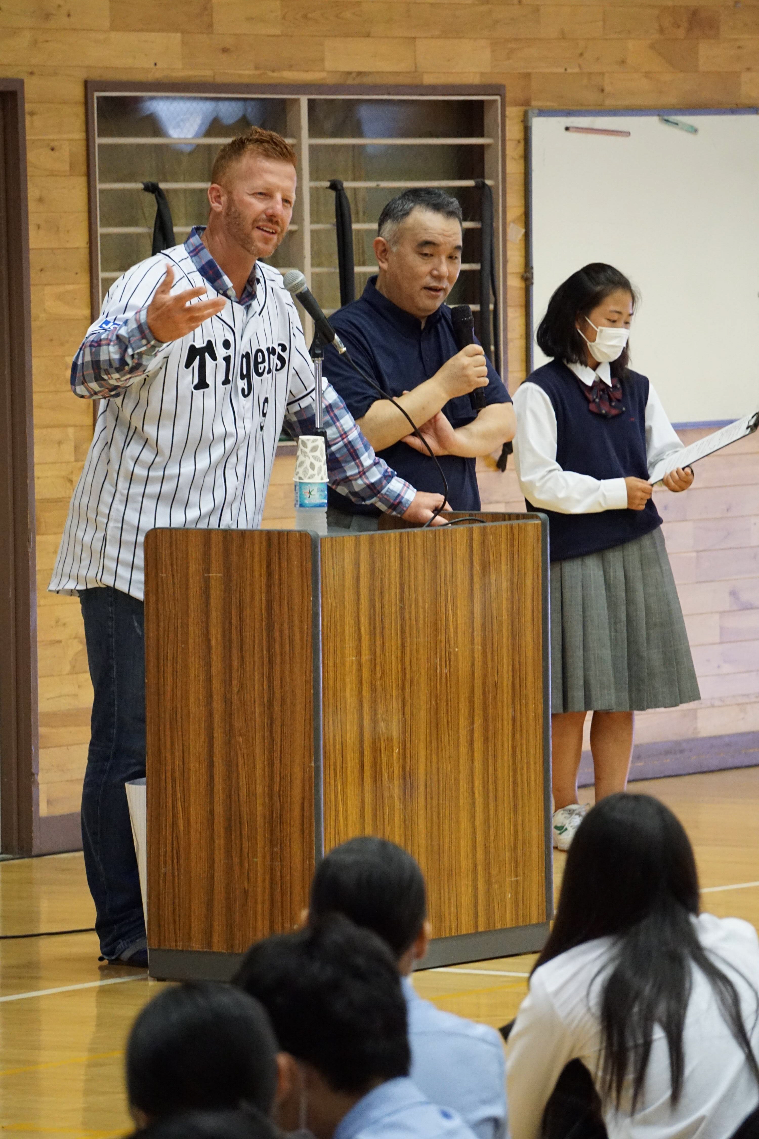 信じて、一生懸命やり、信頼しよう」元阪神のマートンさん、高校生らに