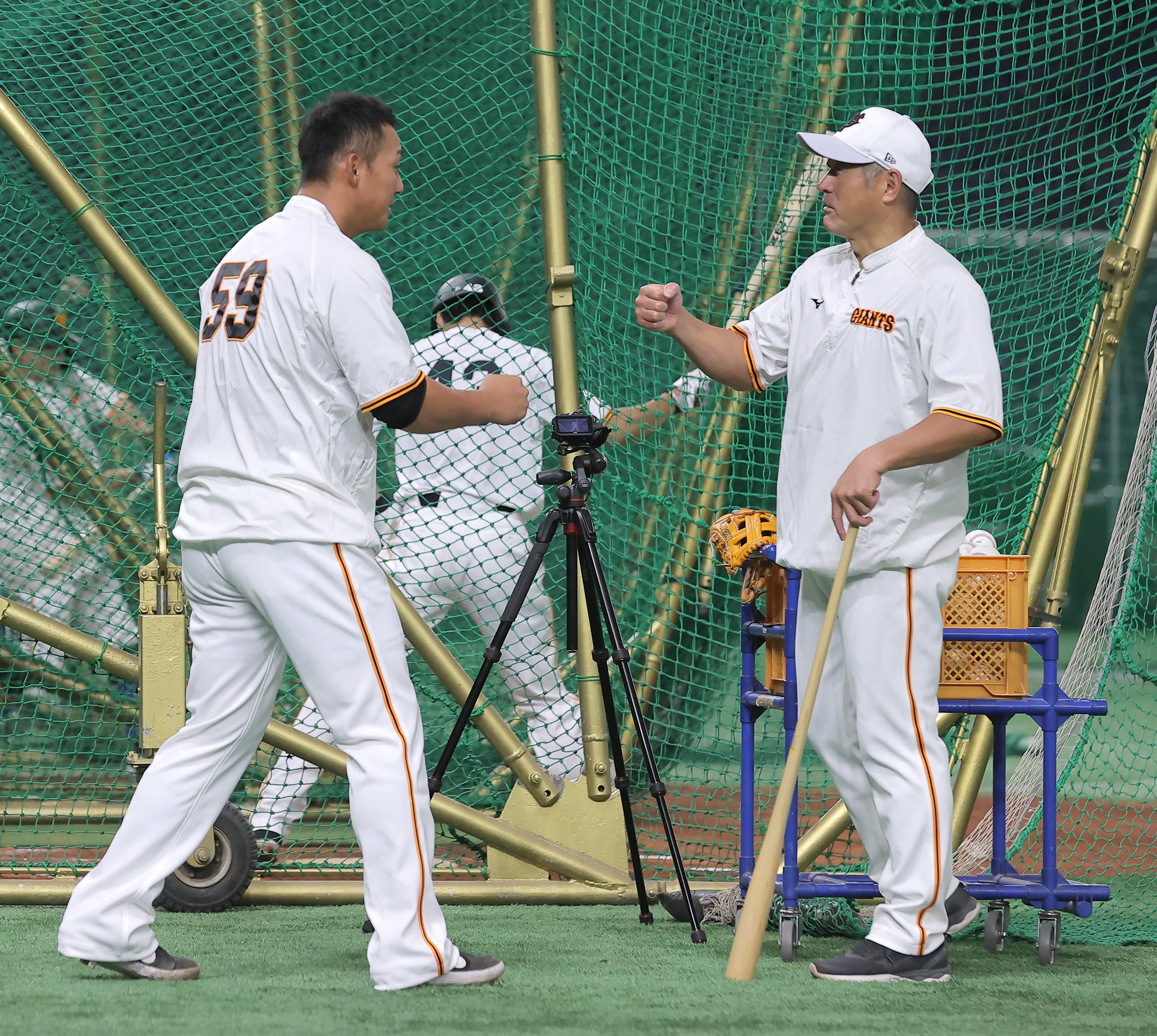 フォト特集】中田、巨人で練習 日ハムから無償トレード、背番号「10