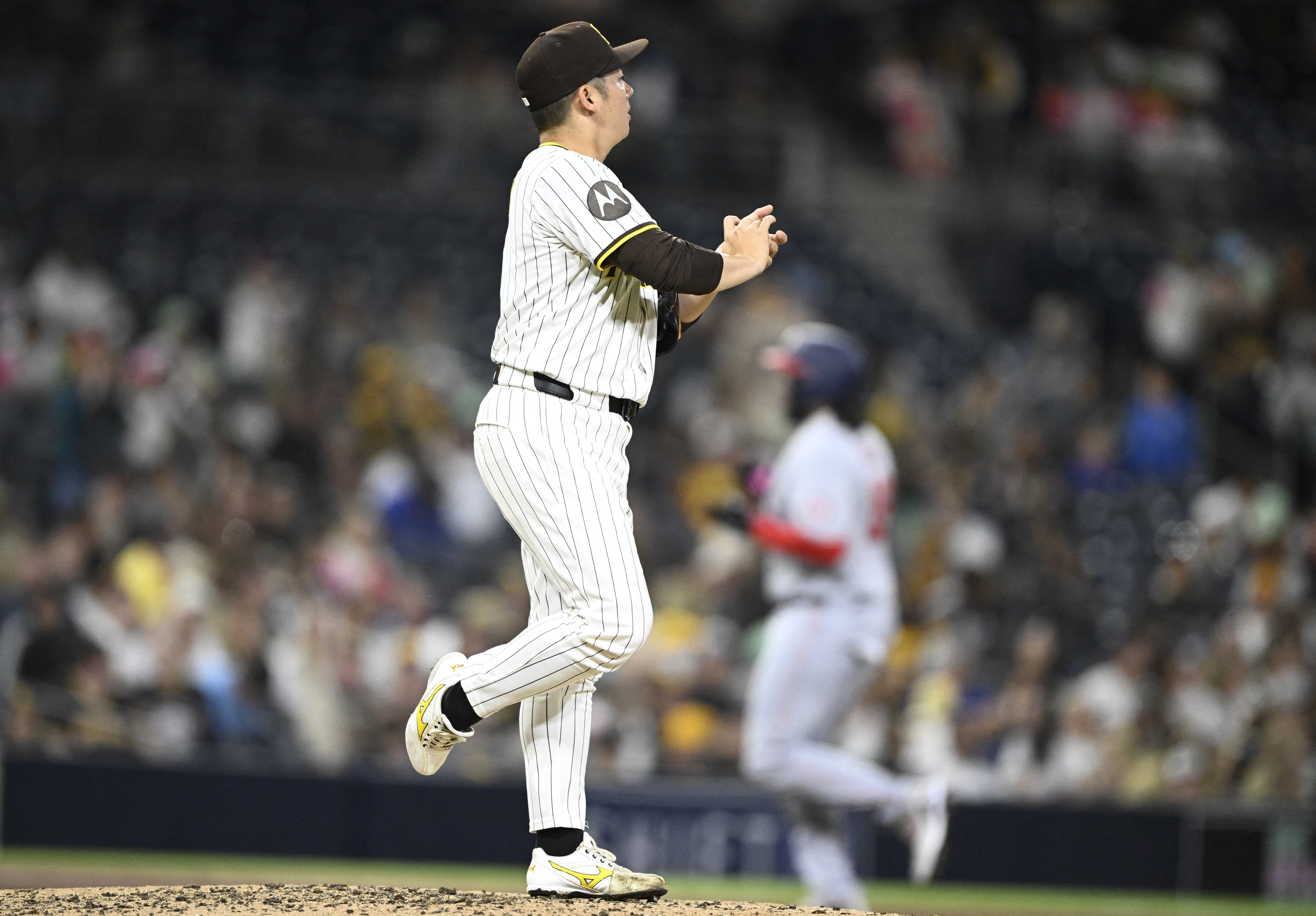 元楽天 現サンディエゴ・パドレス 松井裕樹 Vジャン おまけ付】 元楽天 ウェア Vジャン 松井裕樹 現サンディエゴ