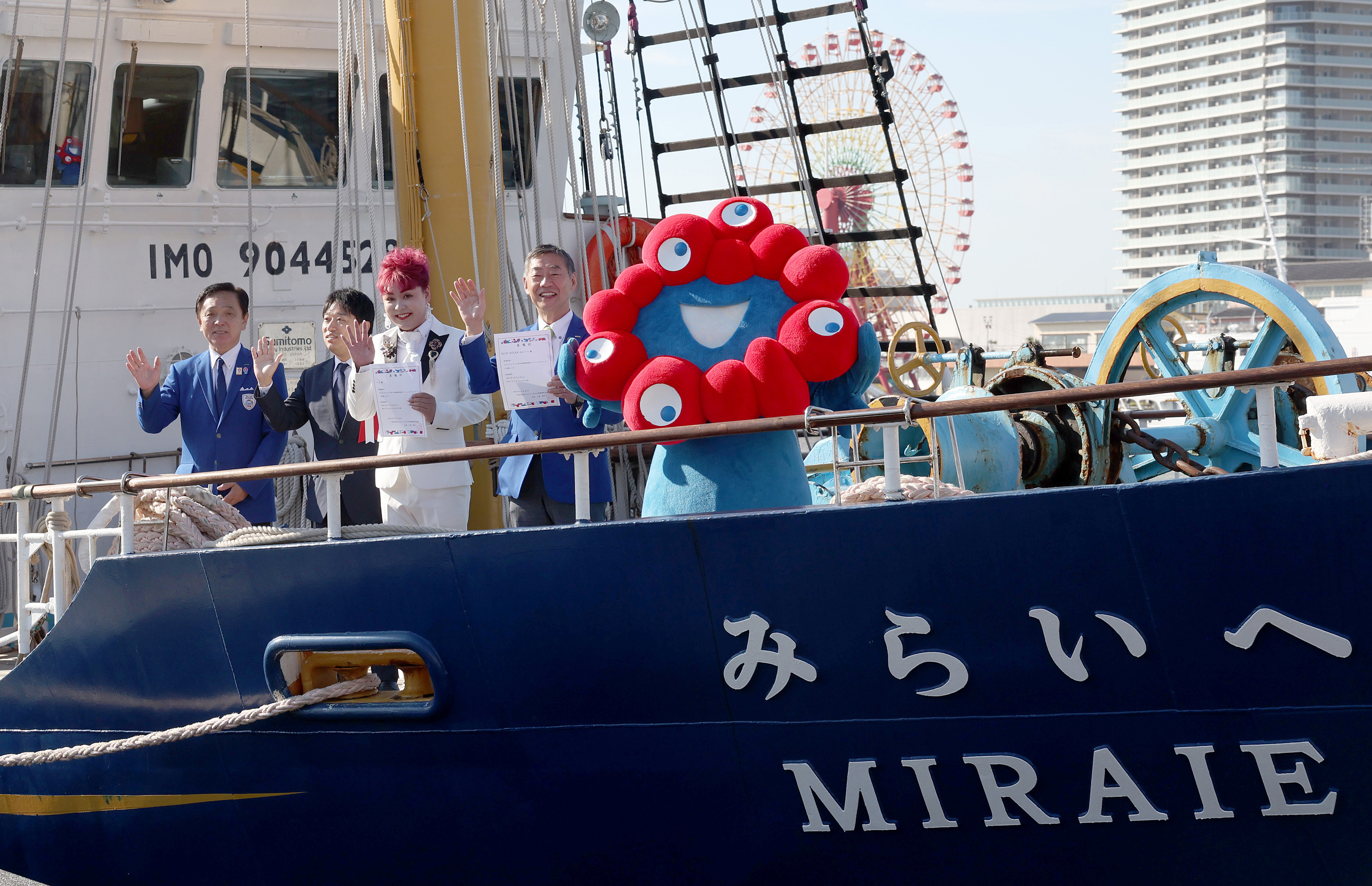 動画】万博PR 座礁「ポリマ号」から「帆船みらいへ」に引き継ぎ