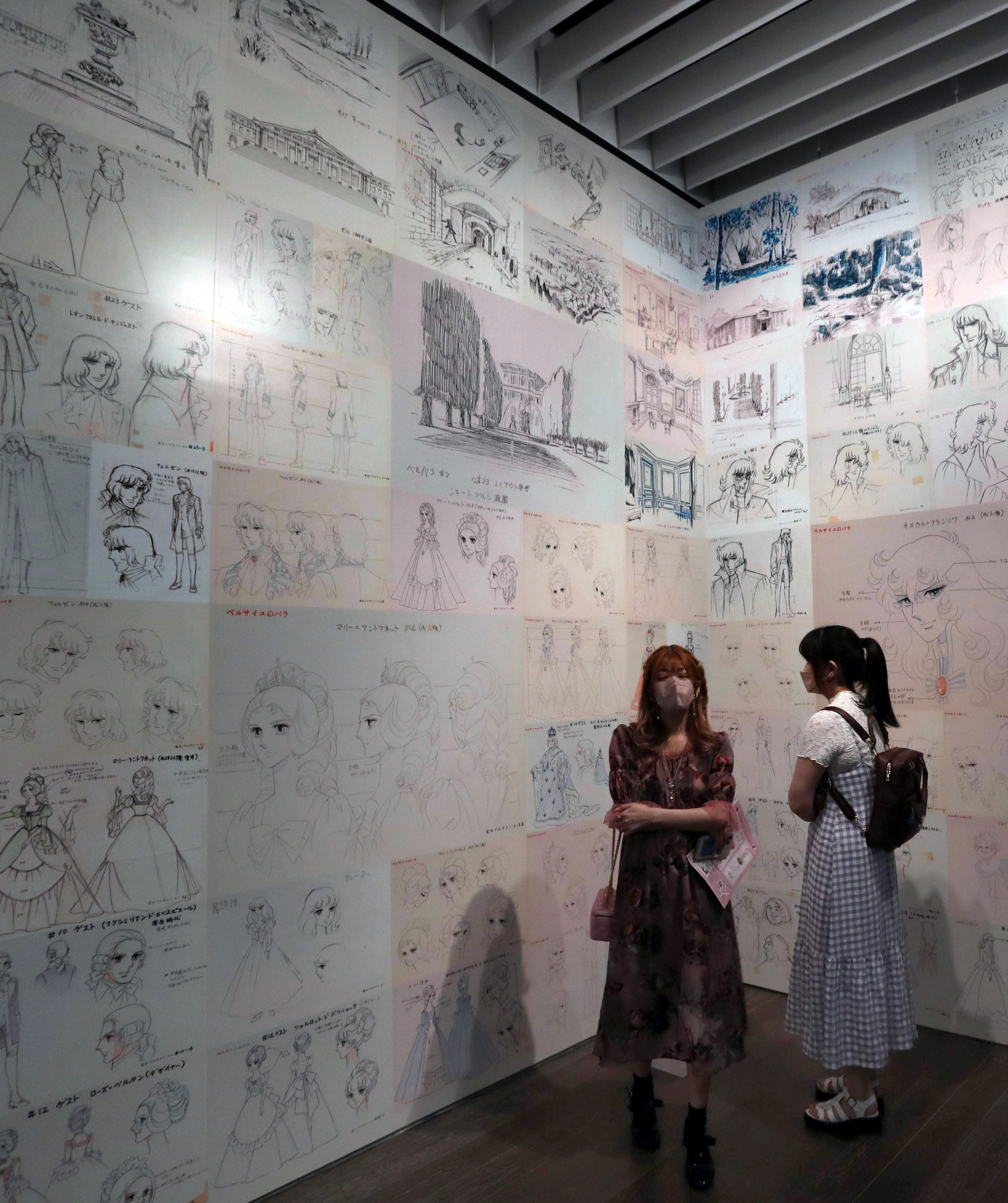 連載開始50年「ベルサイユのばら」展 原画絵巻に宝塚衣装、パフェに