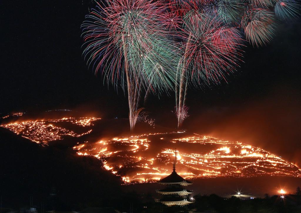 若草山焼き 古都の夜空照らす 産経ニュース