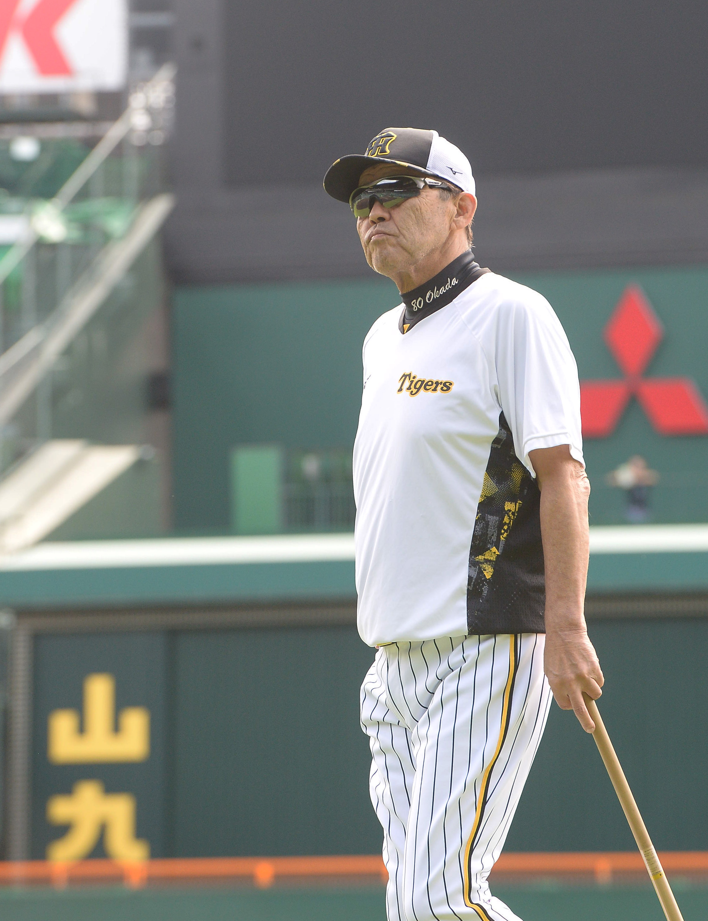 阪神 ／岡田彰布 ボブル   ／甲子園球場100周年 観戦証明書＆キャップの３点 阪神 ／岡田彰布 ボブル ／甲子園球場100周年 観戦証明書
