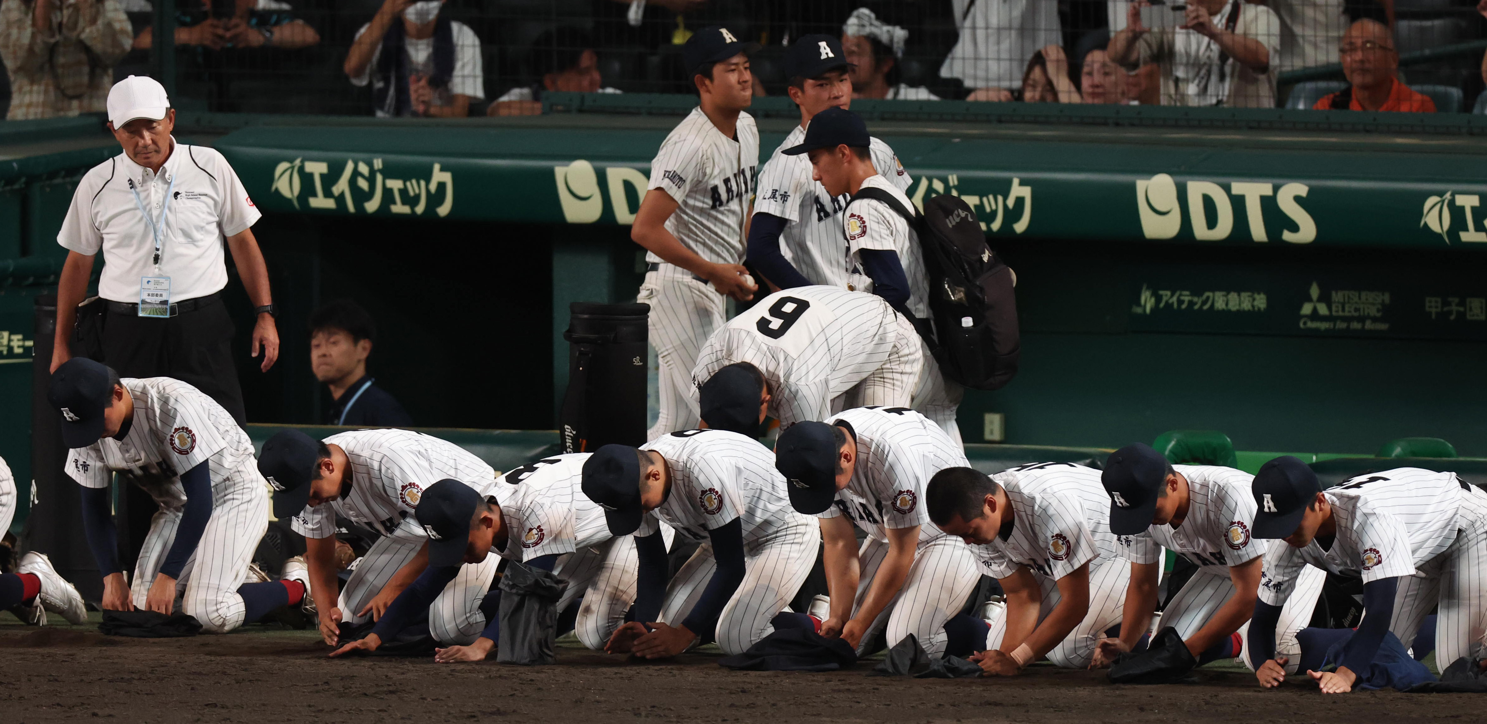【お取り置き】神戸新聞 8/17　五山の送り火　くまモン　高校野球（有明・横浜） 有明らしい、いい野球ができた」甲子園で戦った4試合、最後はサヨナラ