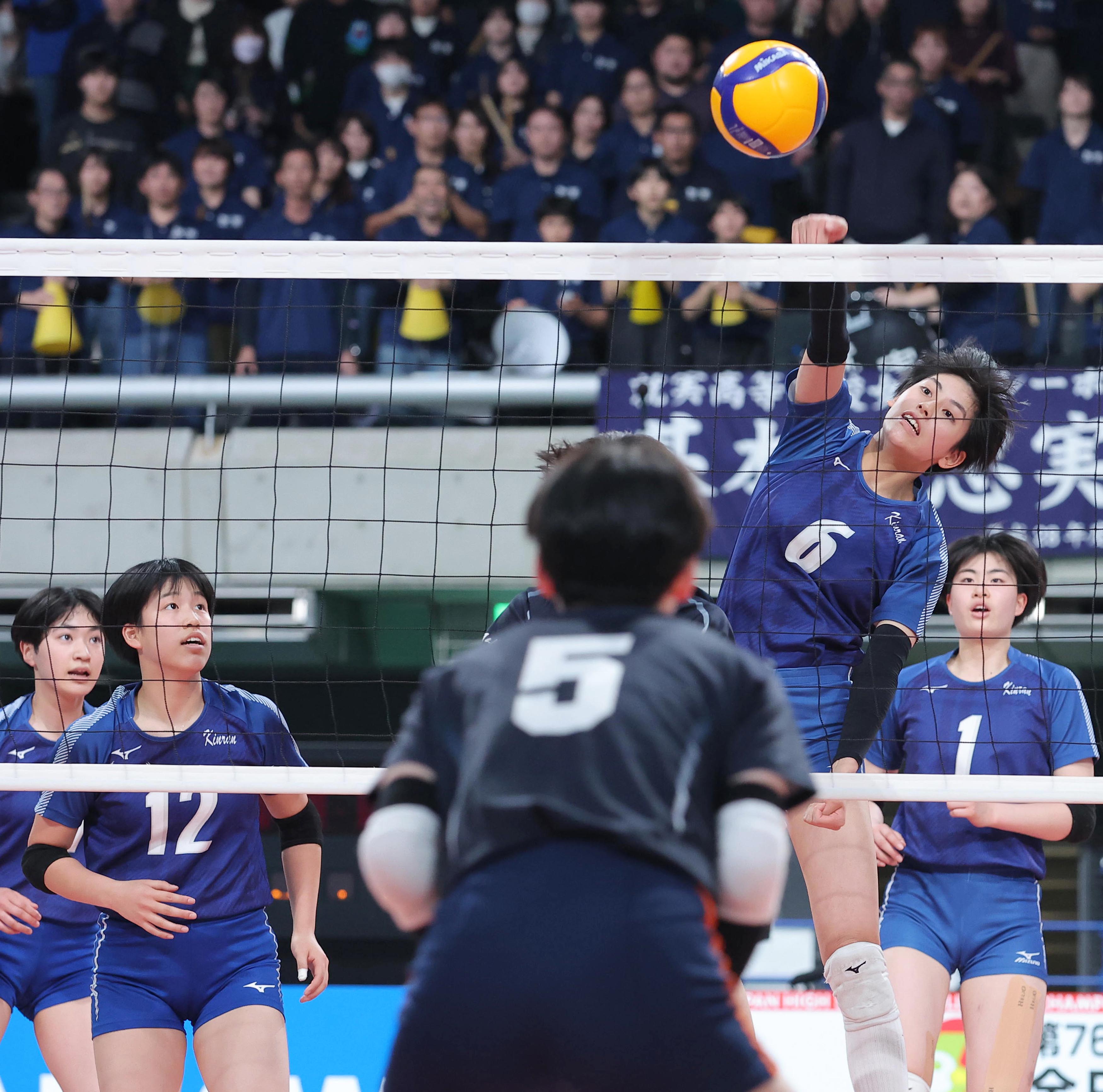 昇陽高校バレーボールポロシャツ 前回大会王者の昇陽、東山、清風、洛南がベスト4入り 準決勝は