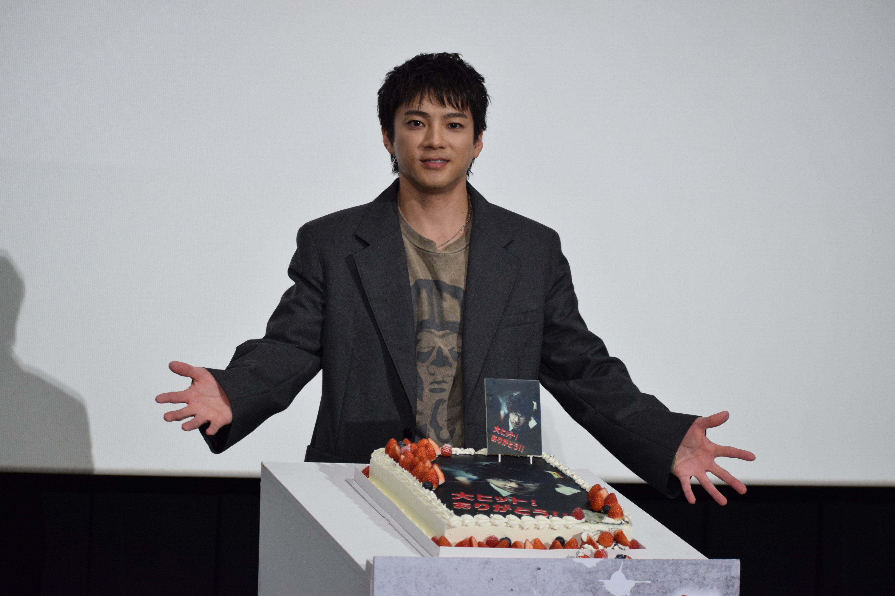 山田裕貴「爆弾」大ヒットに俳優陣からクレーム「常にムビチケ常備し