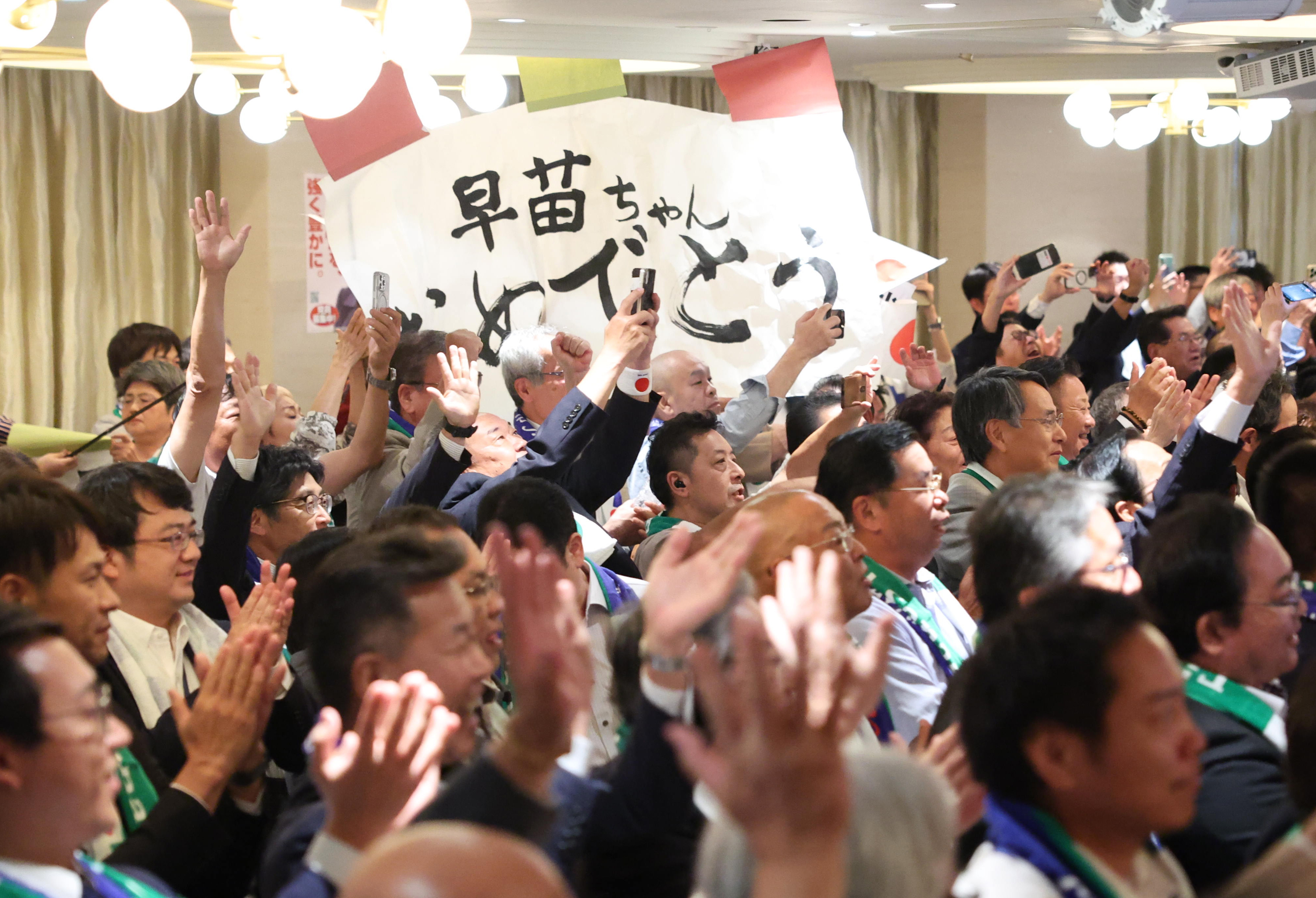 日本の夜明けだ」サナエコールに万歳三唱 奈良選出初の首相誕生へ、高