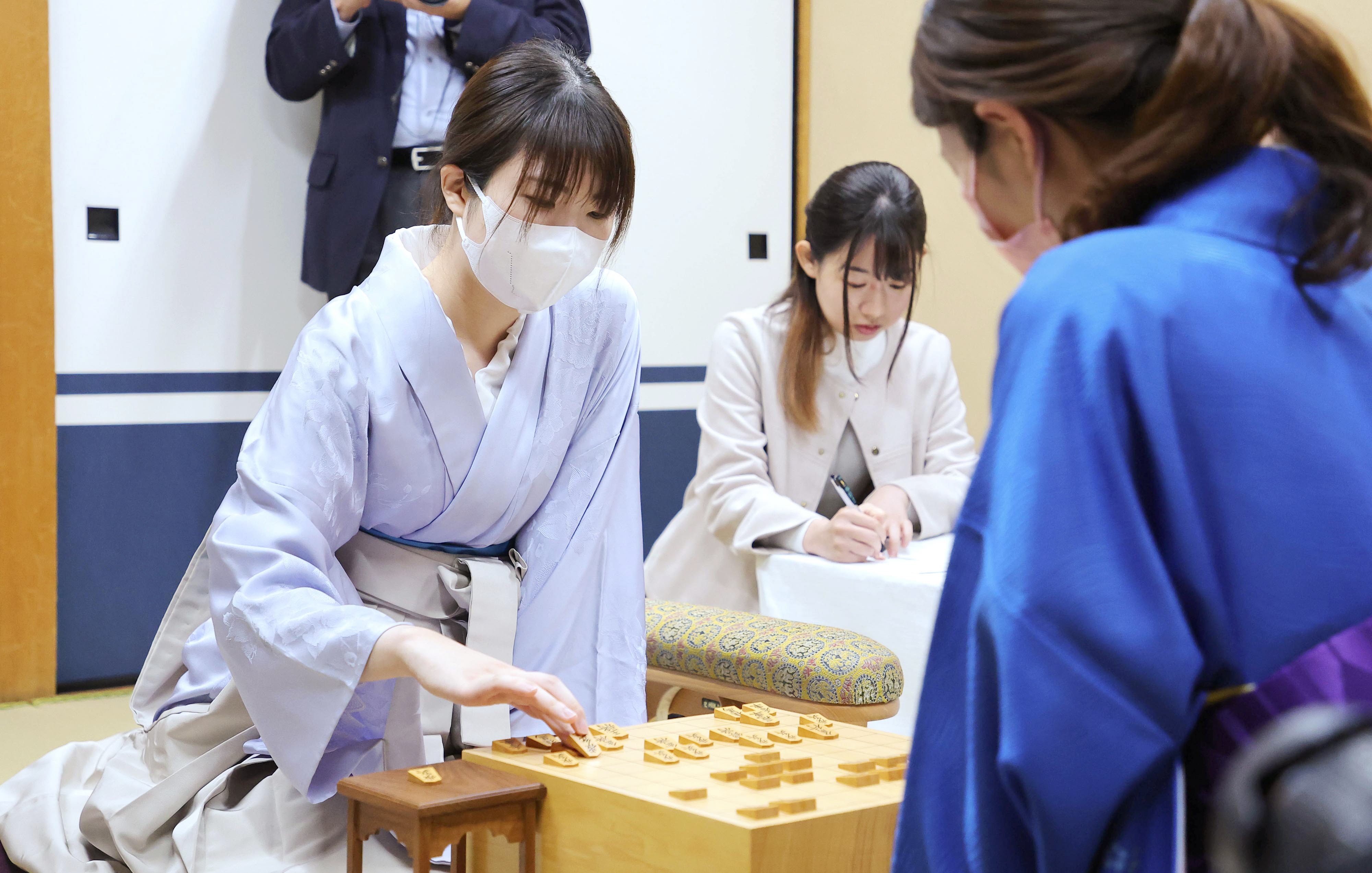 西山朋佳女流三冠がタイトル奪還し４冠復帰 ヒューリック杯白玲戦 