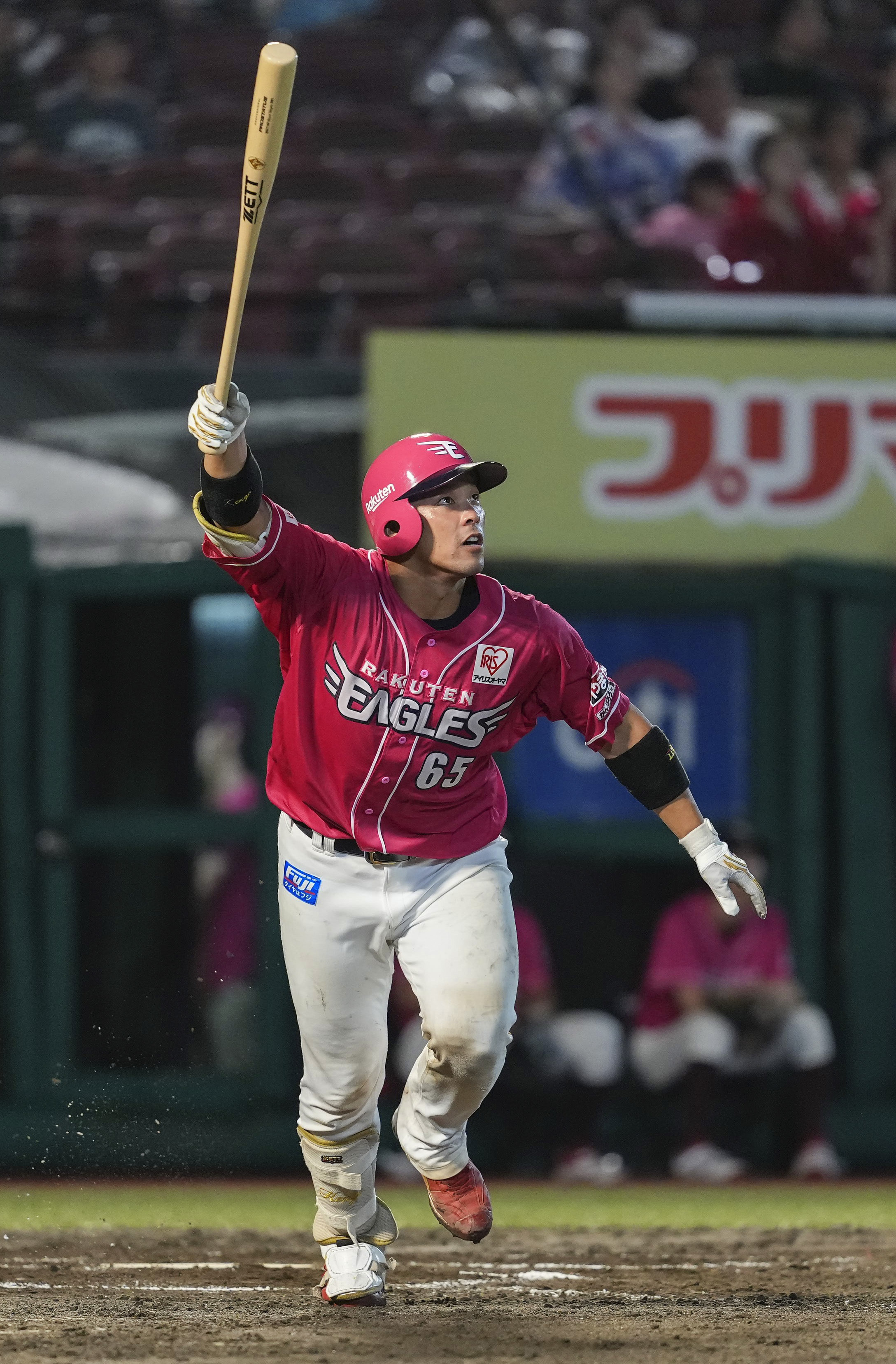 楽天が逆転勝ち 七回堀内が右翼へ2ラン、2番手の鈴木翔が今季初勝利