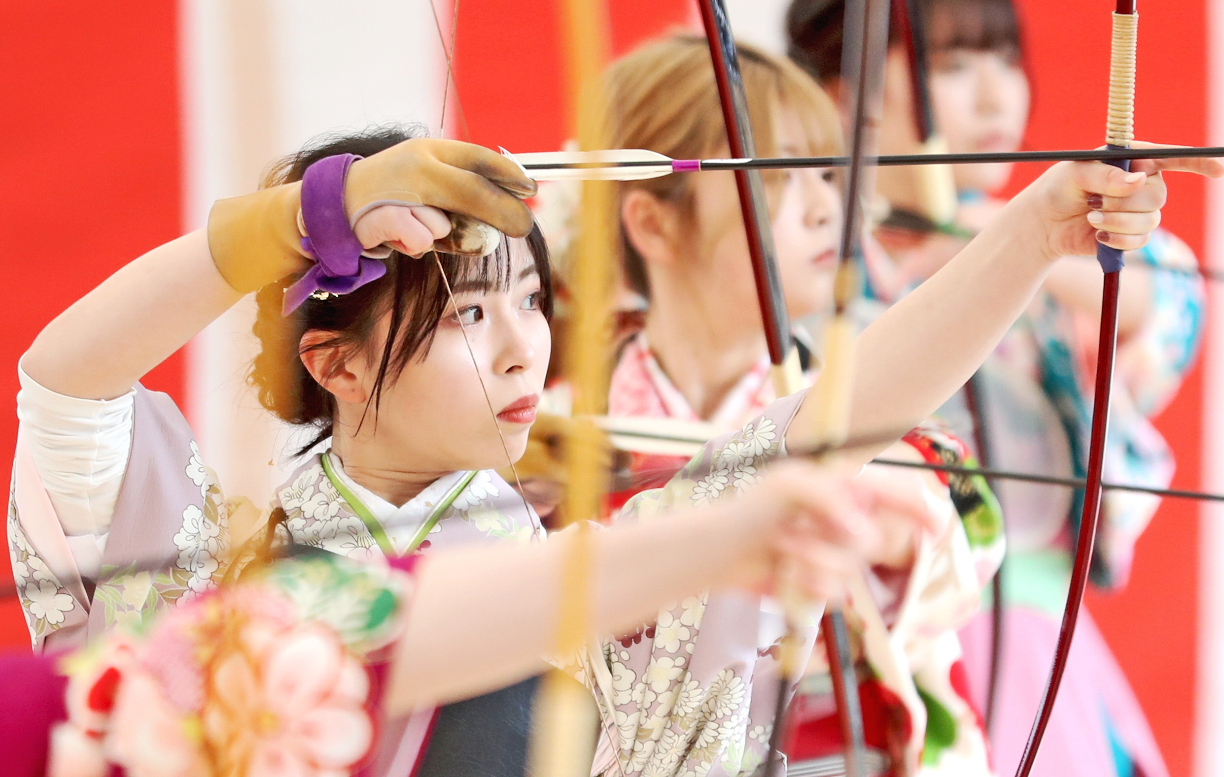 新成人らが弓初めで気持ち新たに、京都・三十三間堂で「大的全国大会