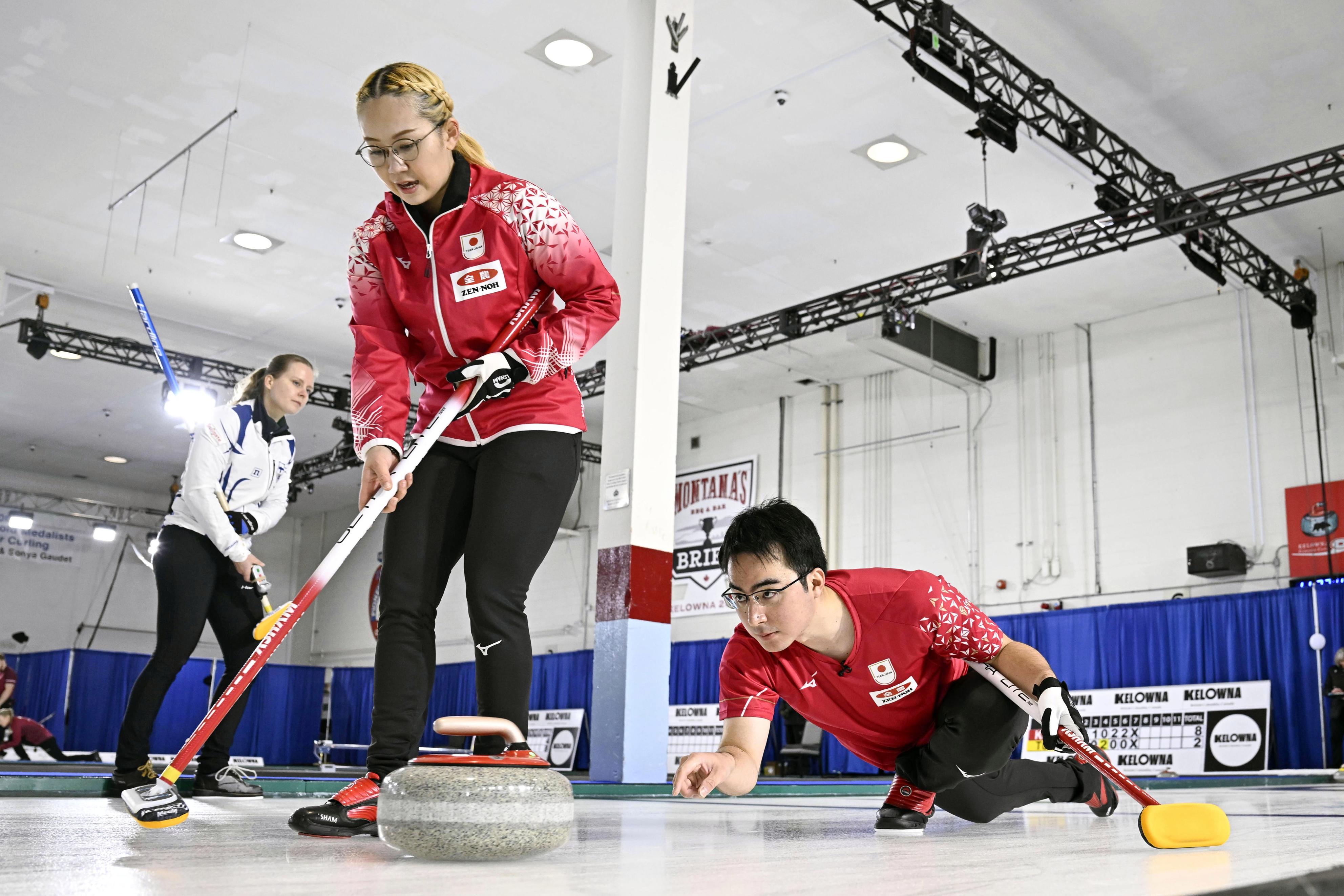 小穴桃里、青木豪組が3勝目 フィランドのペア下す カーリング五輪予選