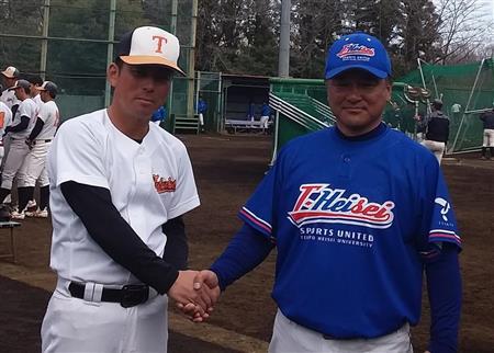 明徳義塾　馬渕監督のグローブ 明徳義塾・馬淵監督が持論 「神宮はゴロのヒット打った方が