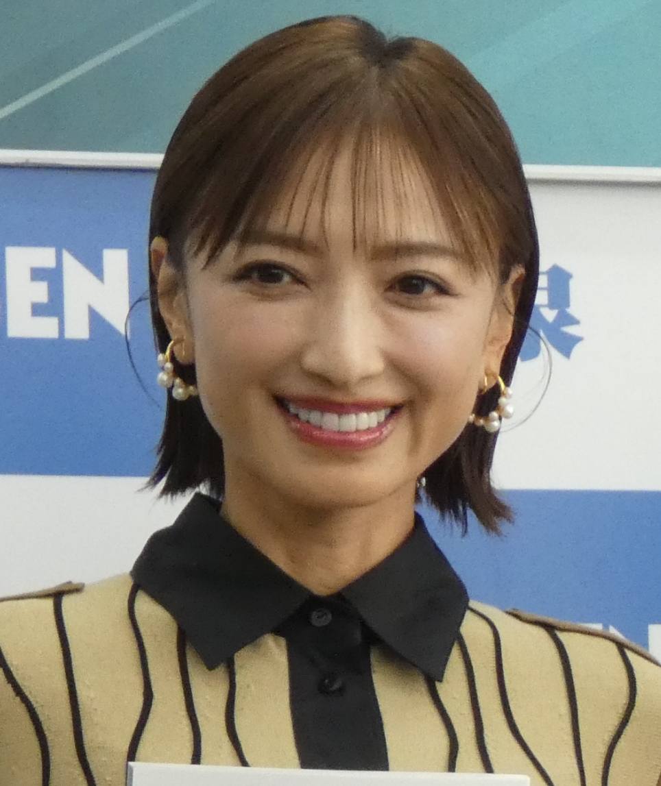 奇跡の53歳〟望月理恵アナ、焦点が合いづらい年頃？ - zakⅡ